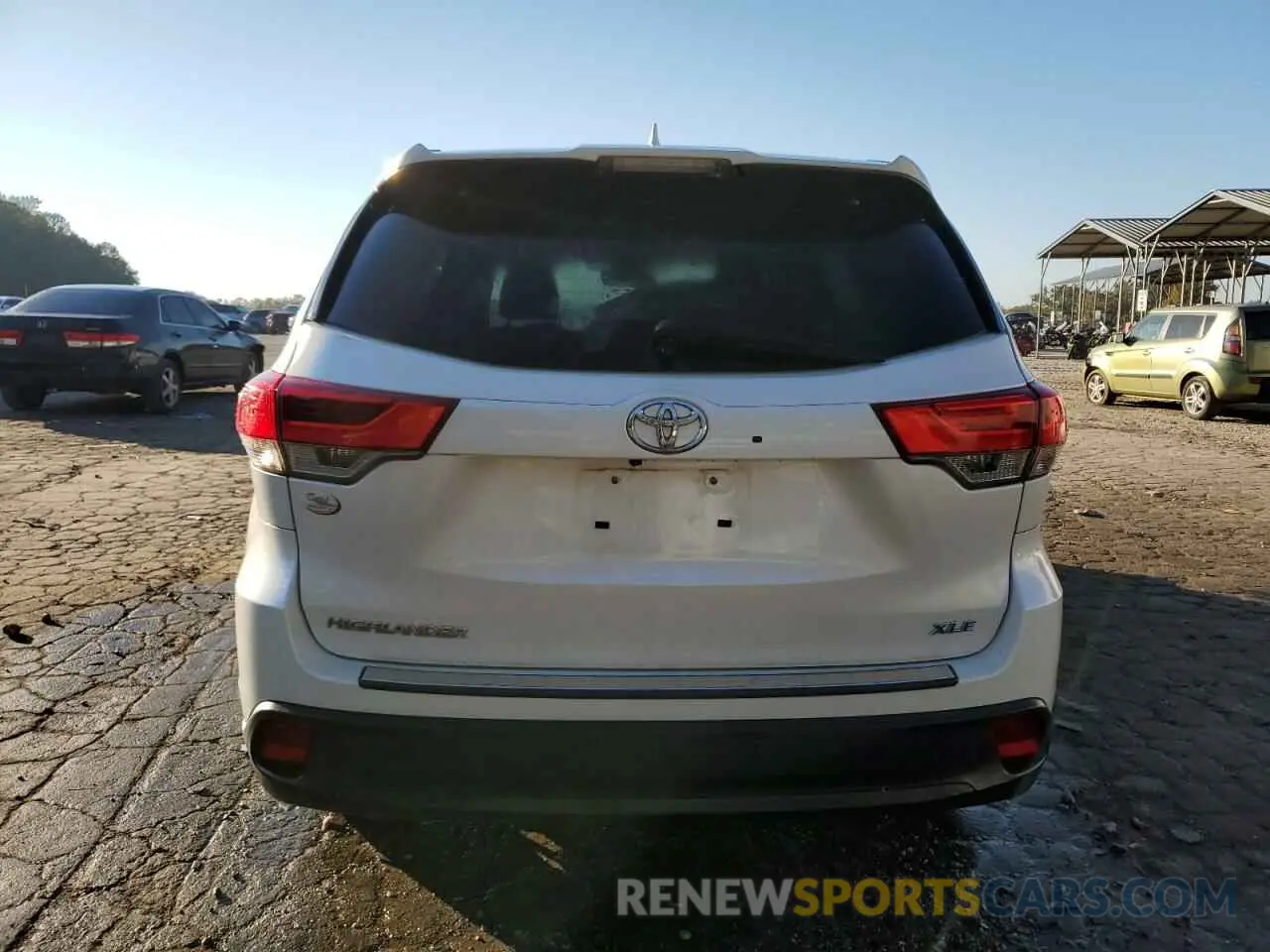 6 Photograph of a damaged car 5TDKZRFH6KS565742 TOYOTA HIGHLANDER 2019