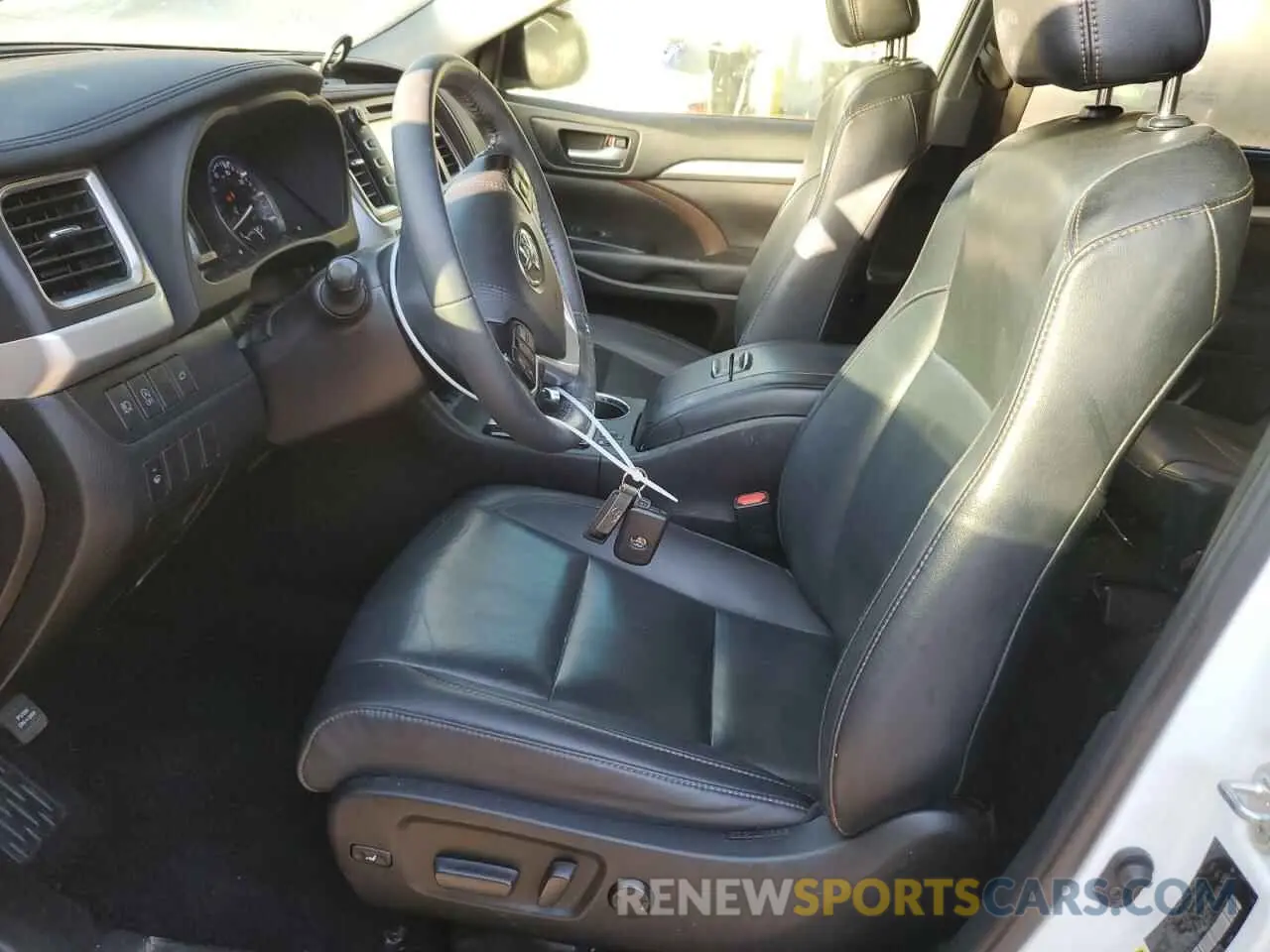 7 Photograph of a damaged car 5TDKZRFH6KS565742 TOYOTA HIGHLANDER 2019