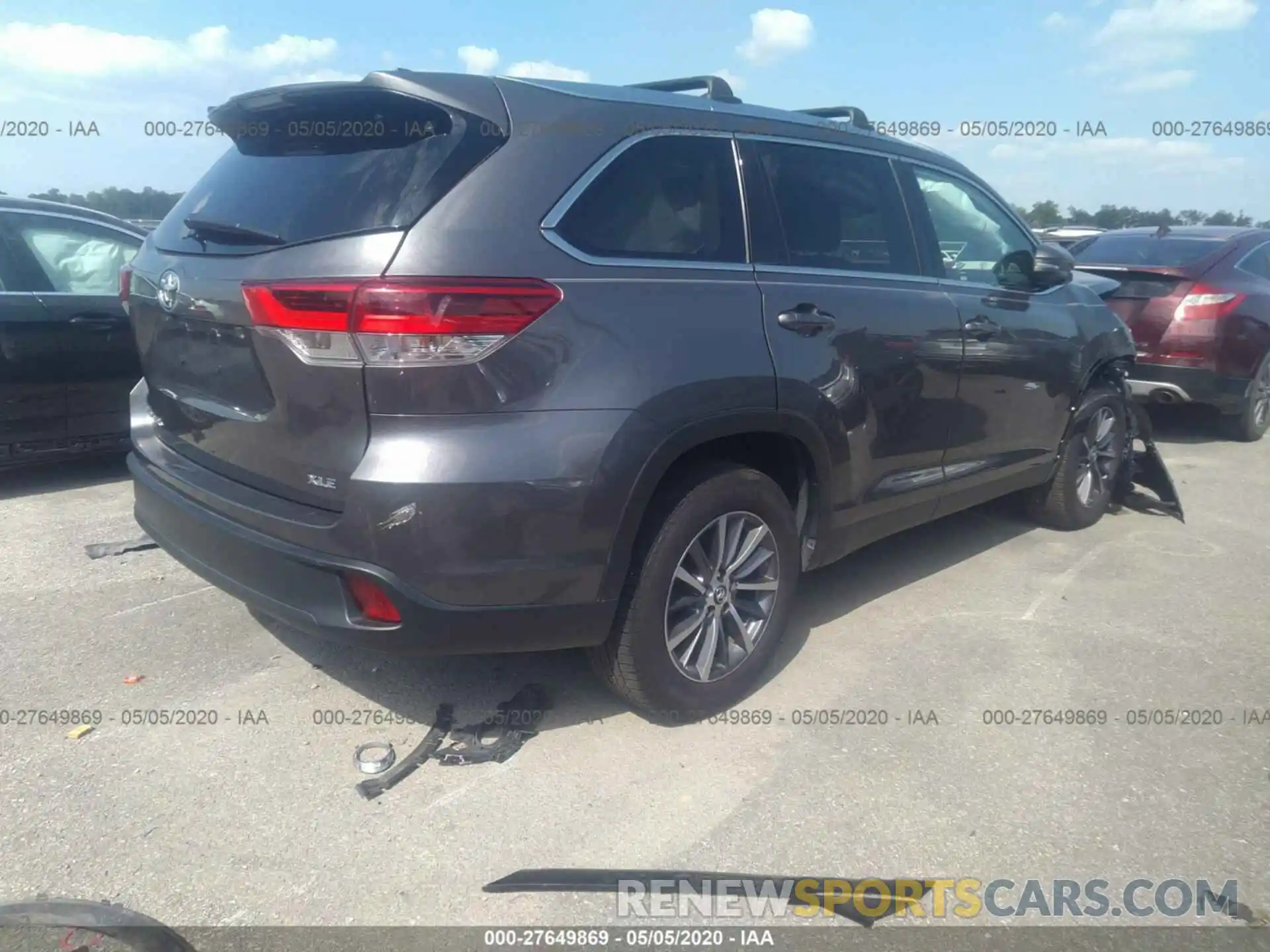 4 Photograph of a damaged car 5TDKZRFH6KS569631 TOYOTA HIGHLANDER 2019