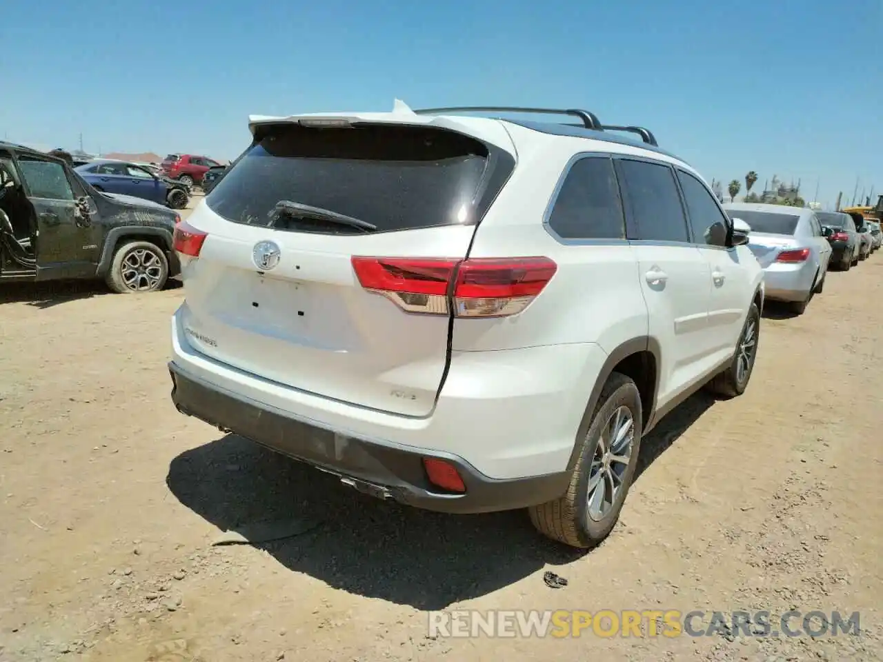 4 Photograph of a damaged car 5TDKZRFH6KS574229 TOYOTA HIGHLANDER 2019