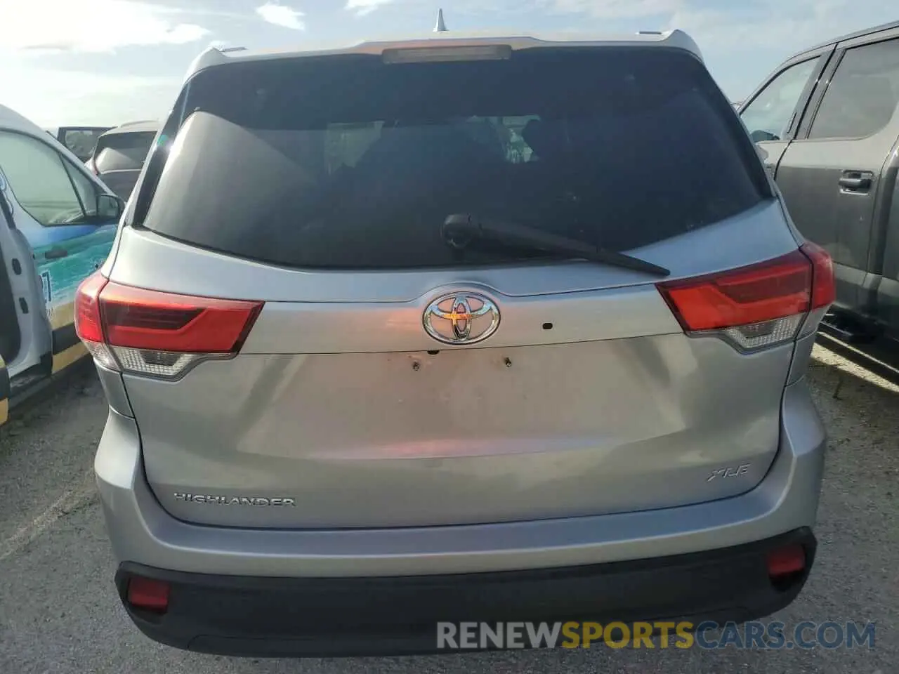 6 Photograph of a damaged car 5TDKZRFH6KS574554 TOYOTA HIGHLANDER 2019