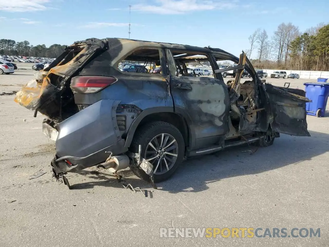 3 Photograph of a damaged car 5TDKZRFH7KS293637 TOYOTA HIGHLANDER 2019