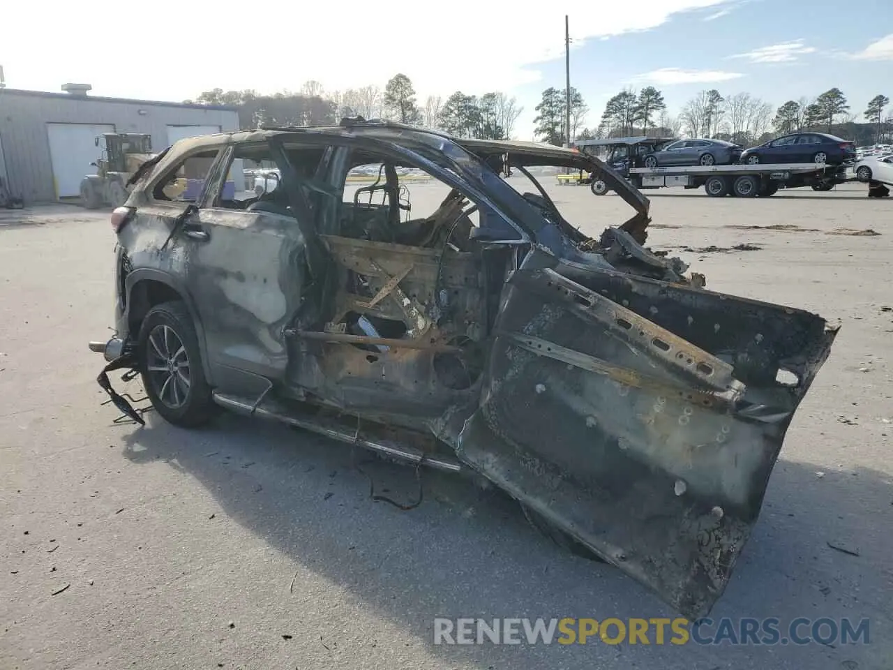4 Photograph of a damaged car 5TDKZRFH7KS293637 TOYOTA HIGHLANDER 2019