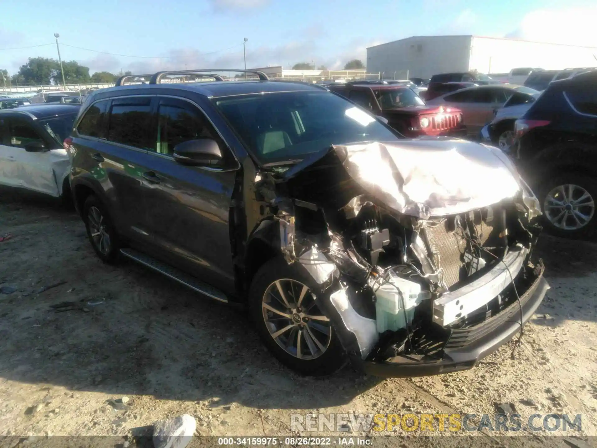 1 Photograph of a damaged car 5TDKZRFH7KS315362 TOYOTA HIGHLANDER 2019