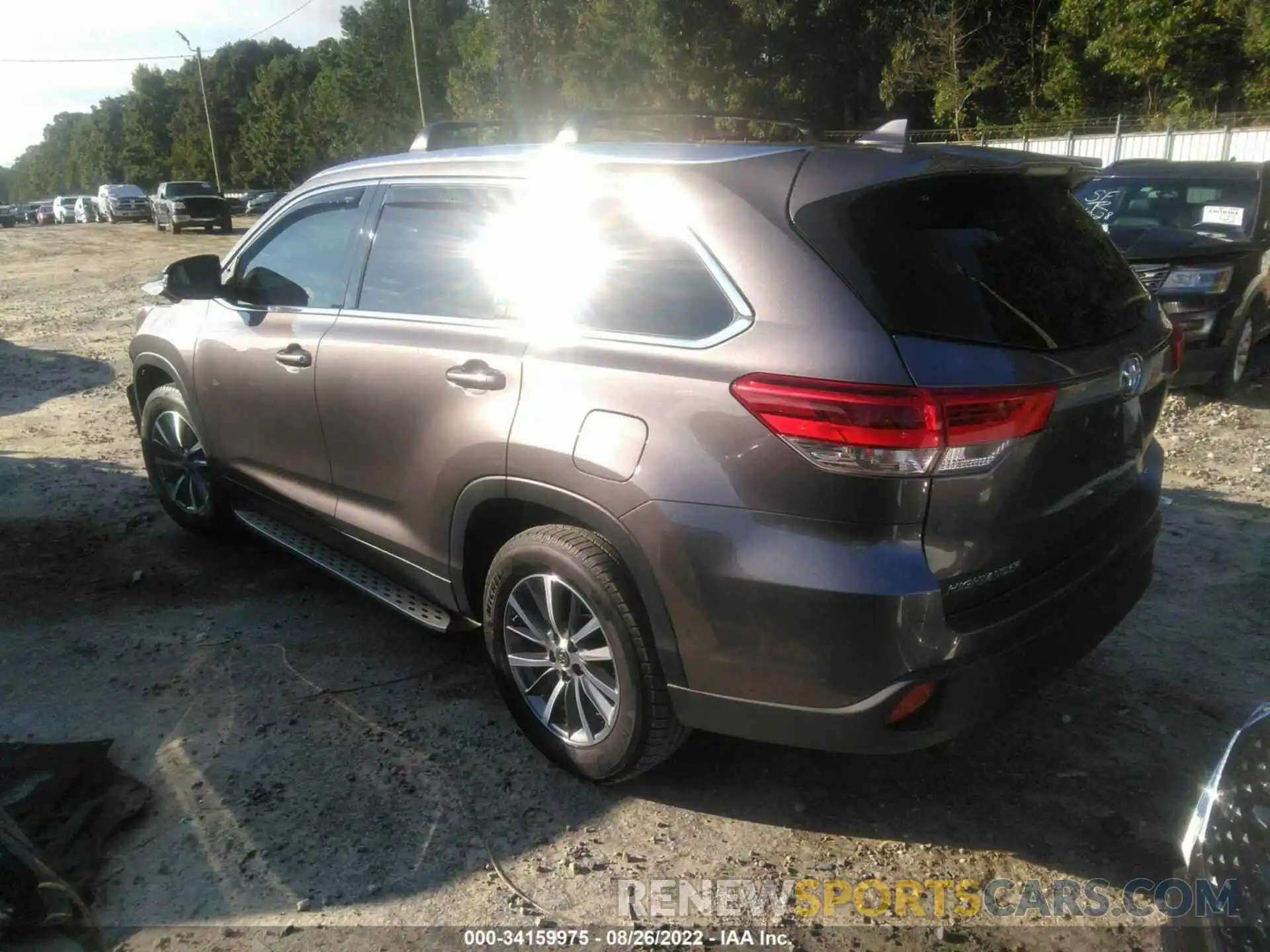 3 Photograph of a damaged car 5TDKZRFH7KS315362 TOYOTA HIGHLANDER 2019