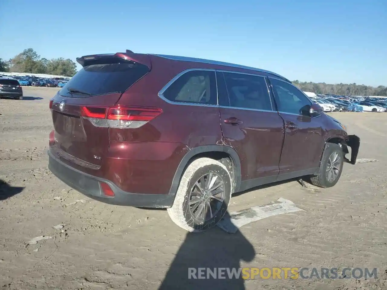 3 Photograph of a damaged car 5TDKZRFH7KS323896 TOYOTA HIGHLANDER 2019