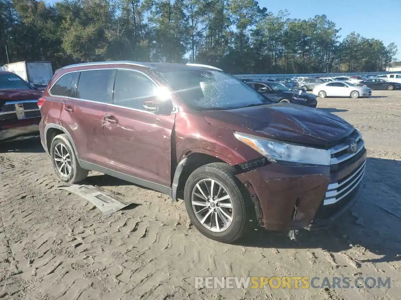 4 Photograph of a damaged car 5TDKZRFH7KS323896 TOYOTA HIGHLANDER 2019