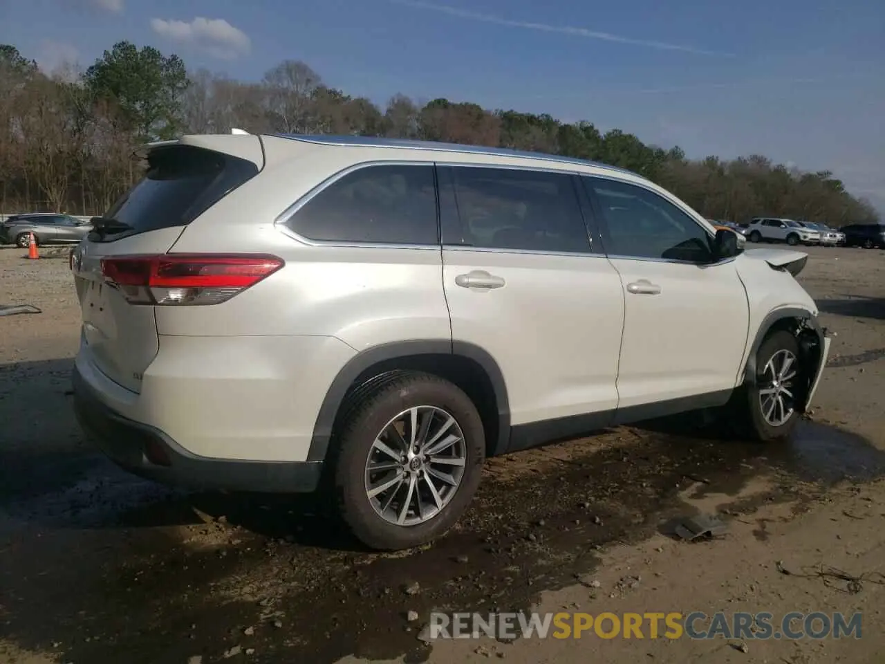 3 Photograph of a damaged car 5TDKZRFH7KS325499 TOYOTA HIGHLANDER 2019