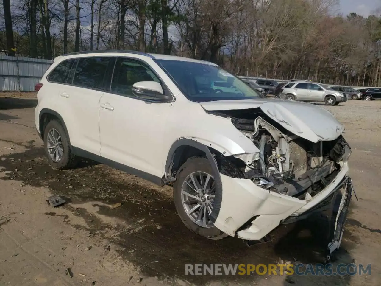 4 Photograph of a damaged car 5TDKZRFH7KS325499 TOYOTA HIGHLANDER 2019