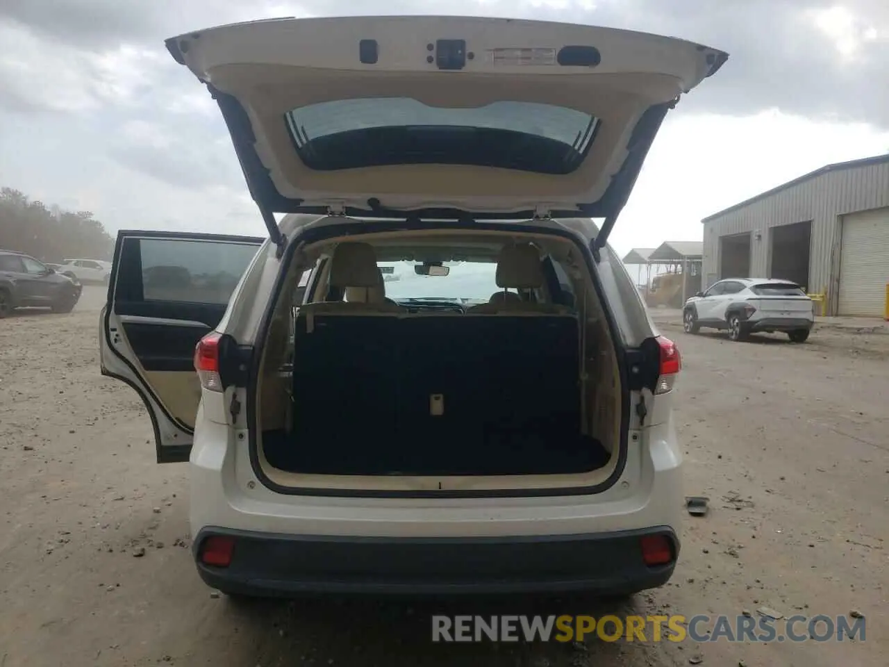 6 Photograph of a damaged car 5TDKZRFH7KS325499 TOYOTA HIGHLANDER 2019