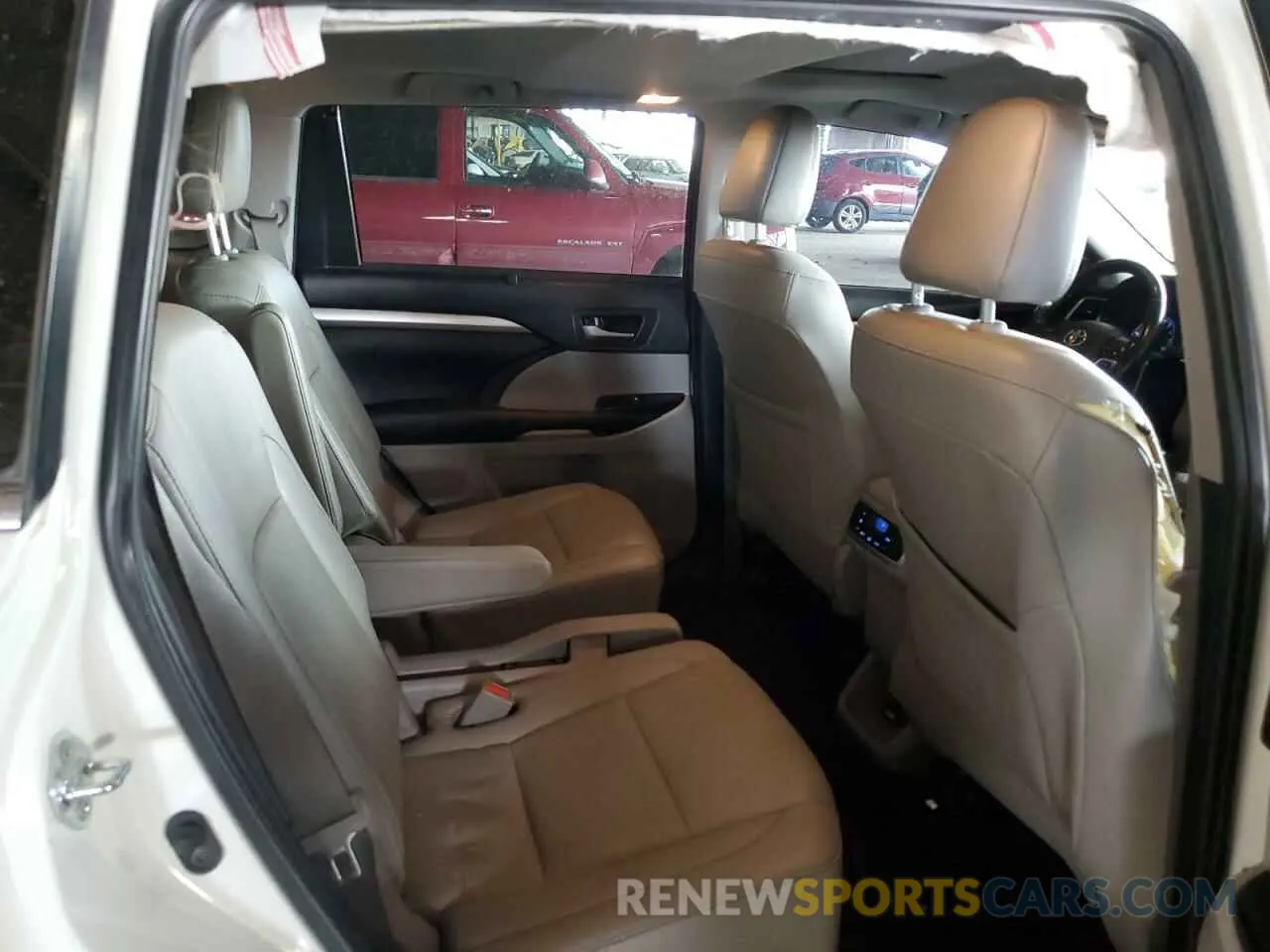11 Photograph of a damaged car 5TDKZRFH7KS327110 TOYOTA HIGHLANDER 2019