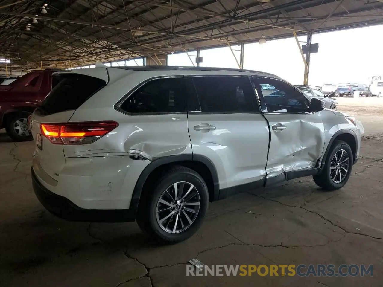 3 Photograph of a damaged car 5TDKZRFH7KS327110 TOYOTA HIGHLANDER 2019