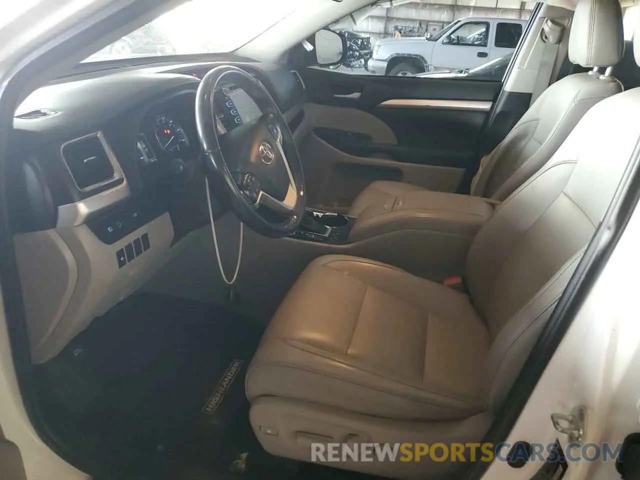 7 Photograph of a damaged car 5TDKZRFH7KS327110 TOYOTA HIGHLANDER 2019