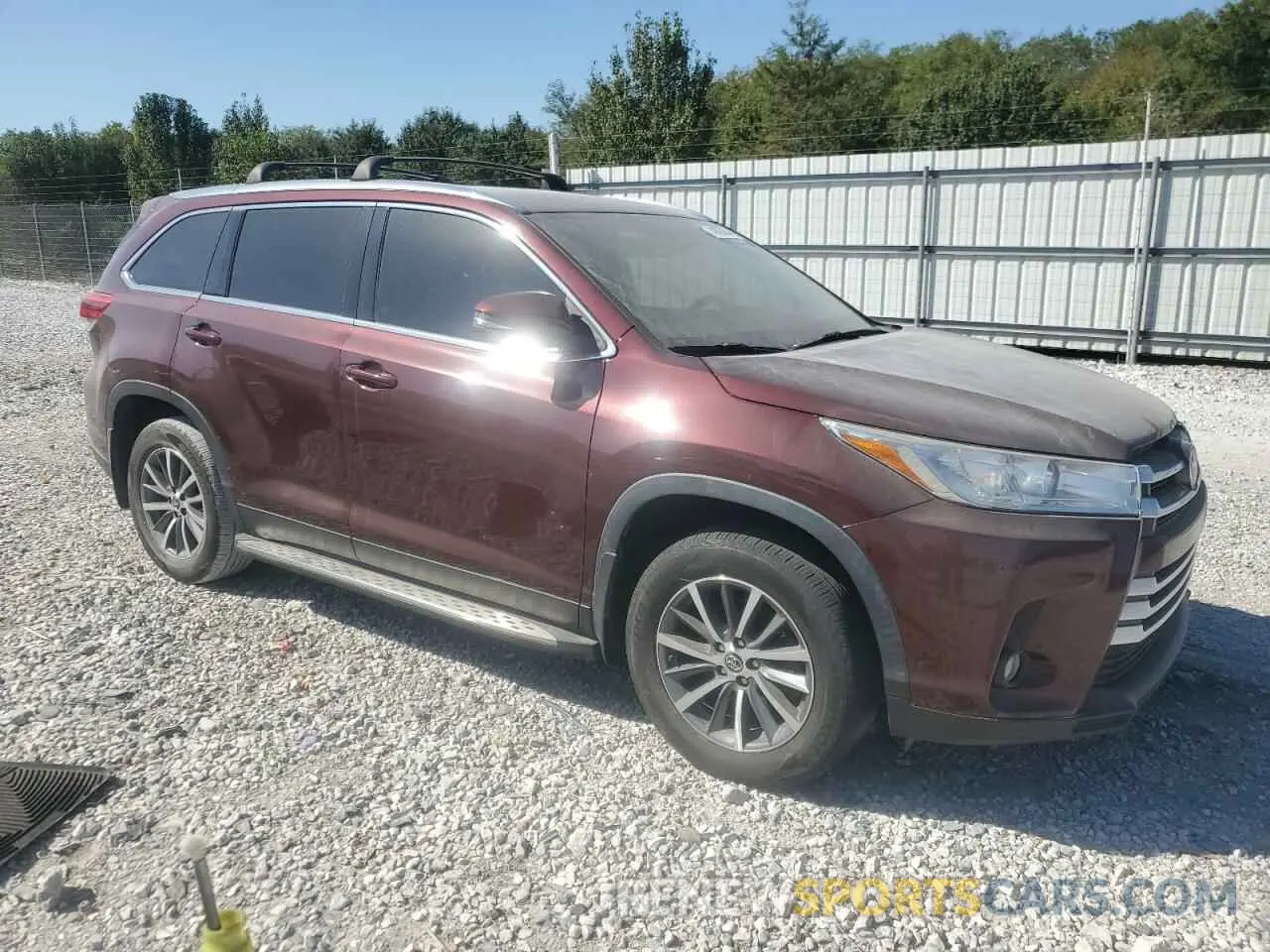 4 Photograph of a damaged car 5TDKZRFH7KS338348 TOYOTA HIGHLANDER 2019