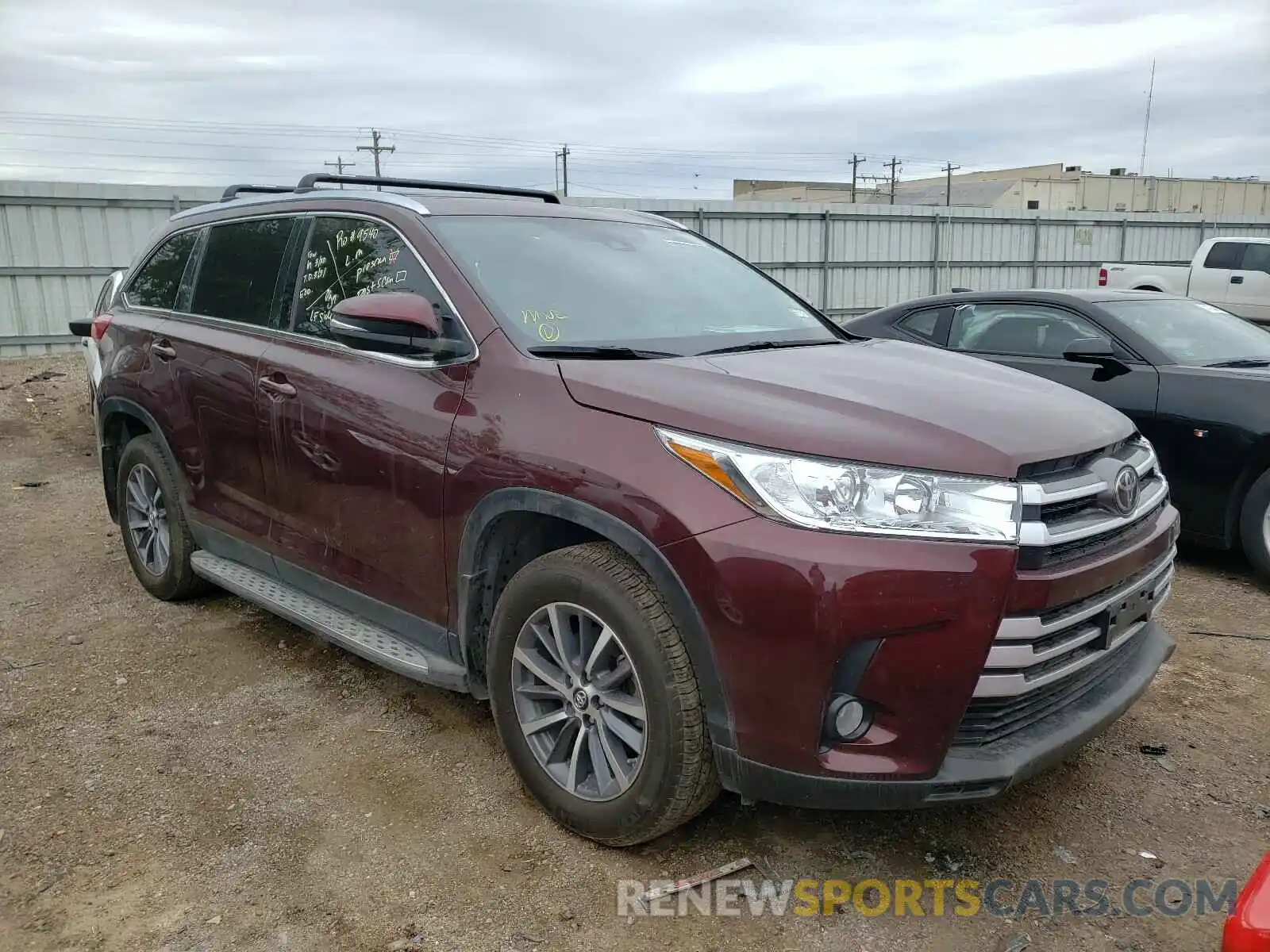 1 Photograph of a damaged car 5TDKZRFH7KS339967 TOYOTA HIGHLANDER 2019