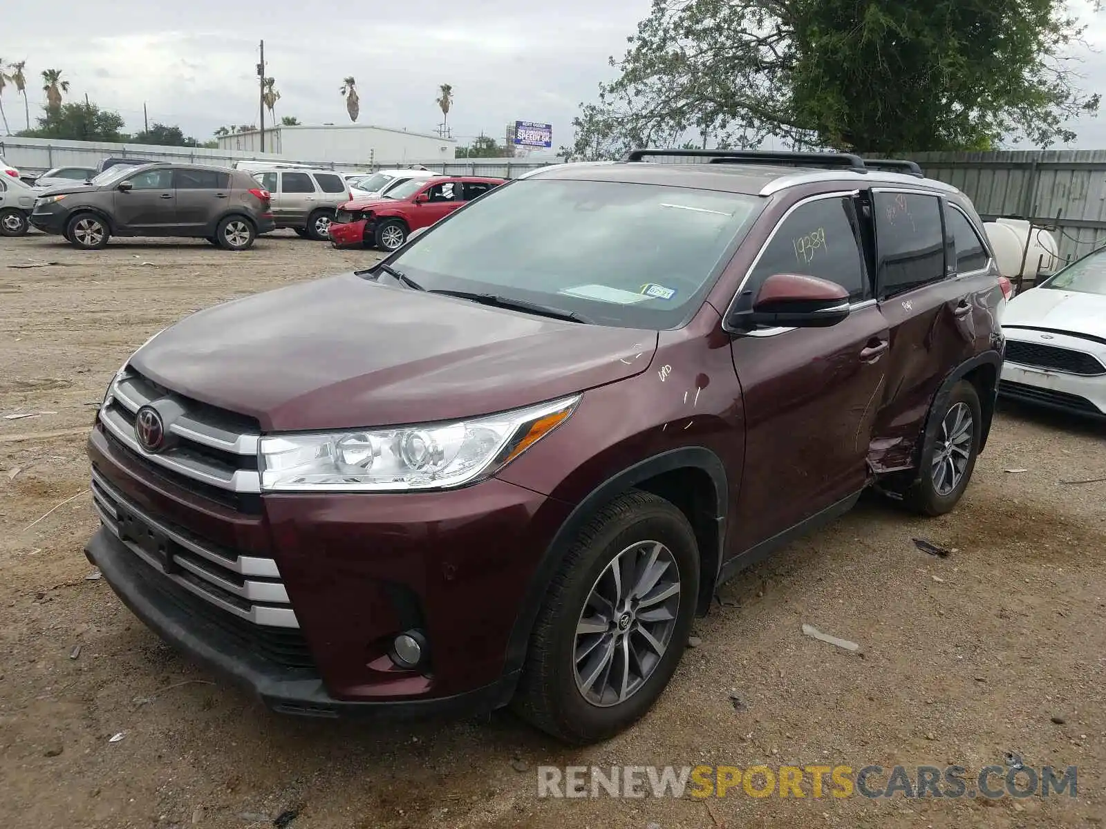 2 Photograph of a damaged car 5TDKZRFH7KS339967 TOYOTA HIGHLANDER 2019