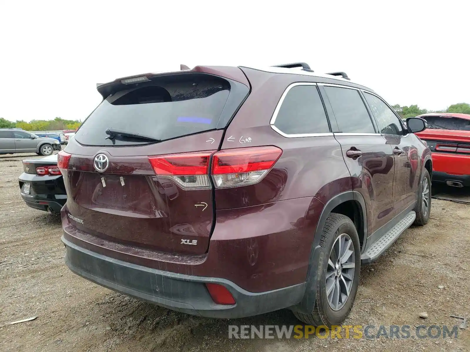 4 Photograph of a damaged car 5TDKZRFH7KS339967 TOYOTA HIGHLANDER 2019