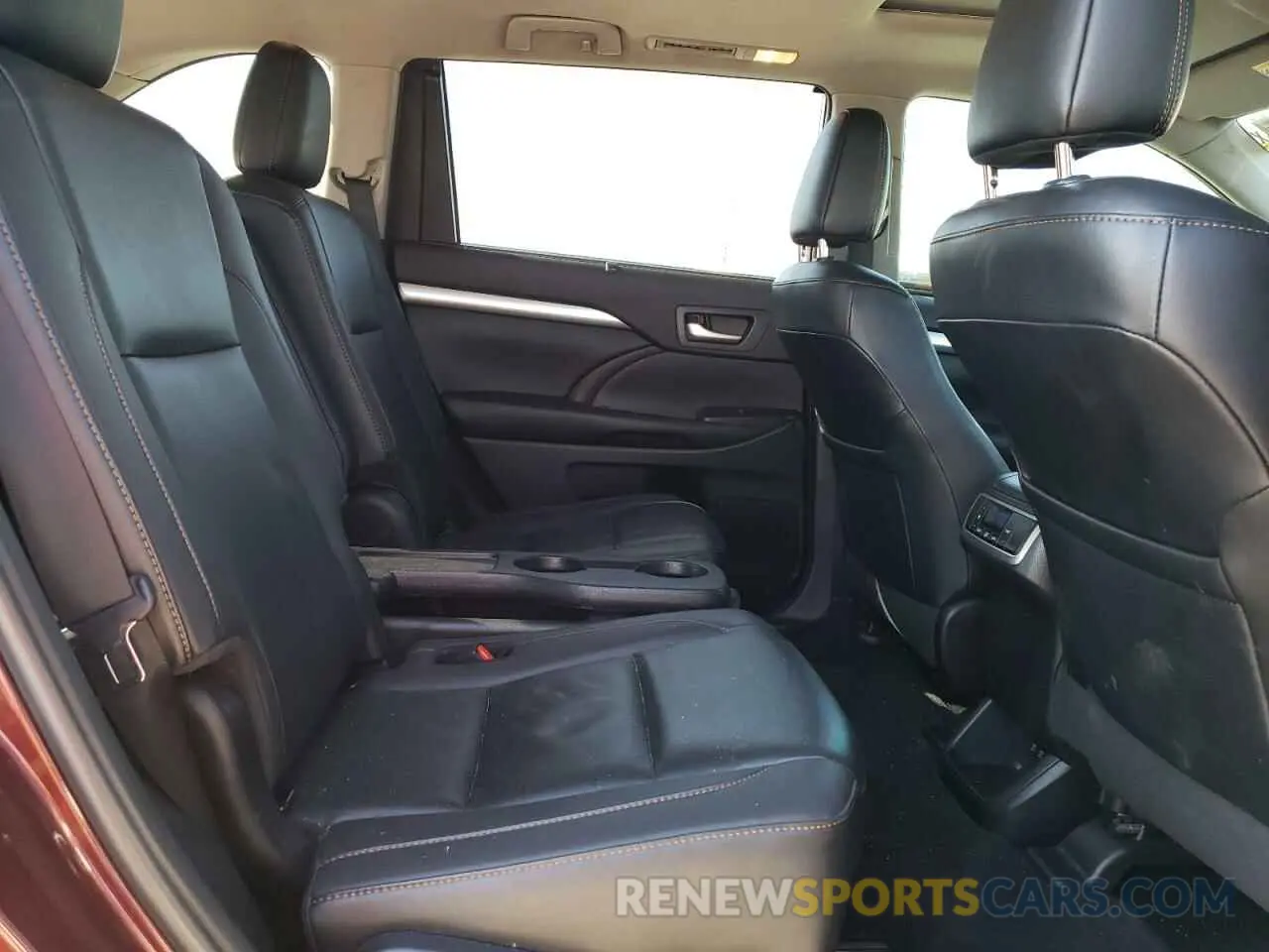 11 Photograph of a damaged car 5TDKZRFH7KS341976 TOYOTA HIGHLANDER 2019
