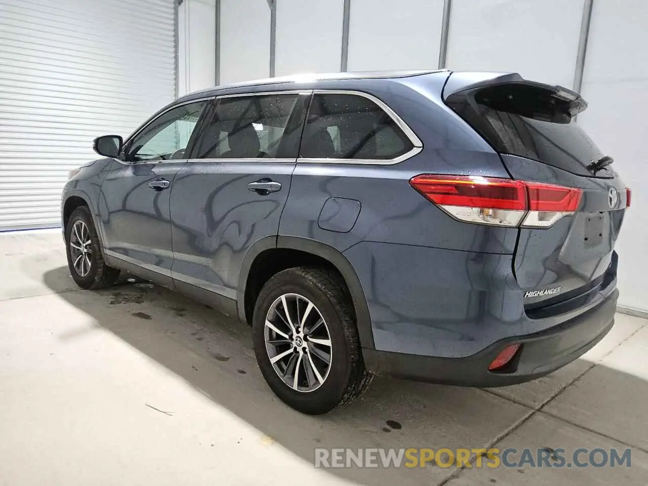 2 Photograph of a damaged car 5TDKZRFH7KS343727 TOYOTA HIGHLANDER 2019
