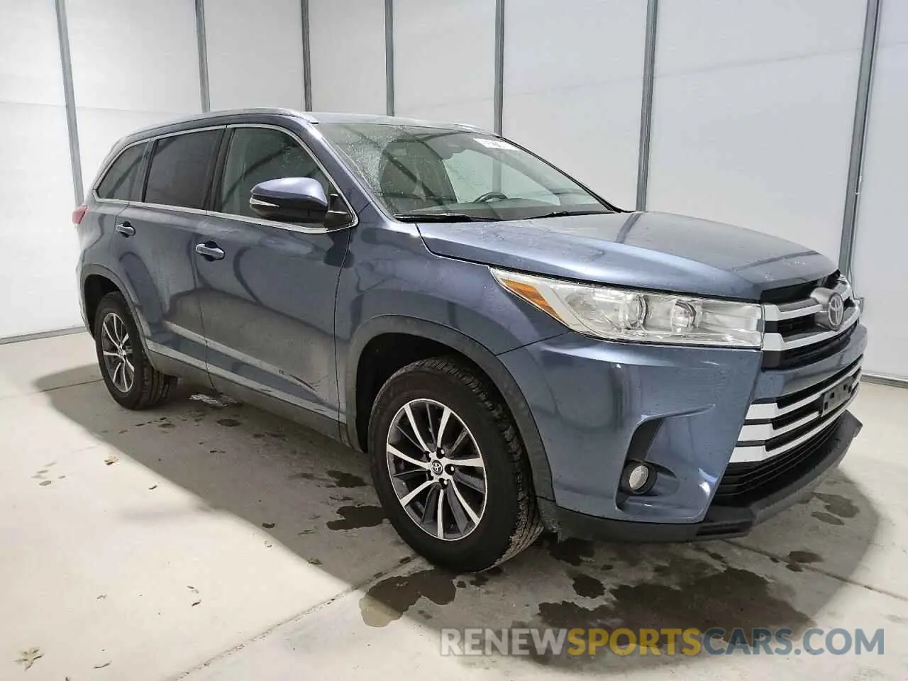 4 Photograph of a damaged car 5TDKZRFH7KS343727 TOYOTA HIGHLANDER 2019