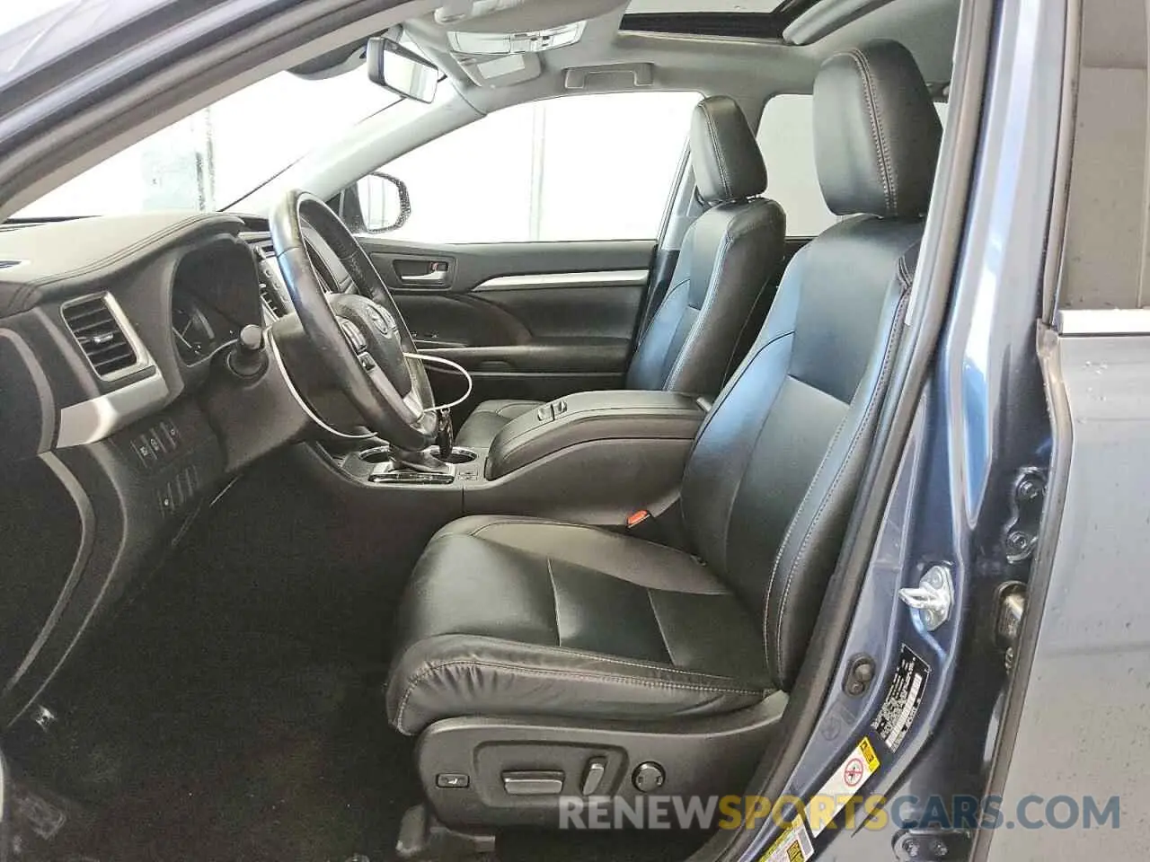 7 Photograph of a damaged car 5TDKZRFH7KS343727 TOYOTA HIGHLANDER 2019