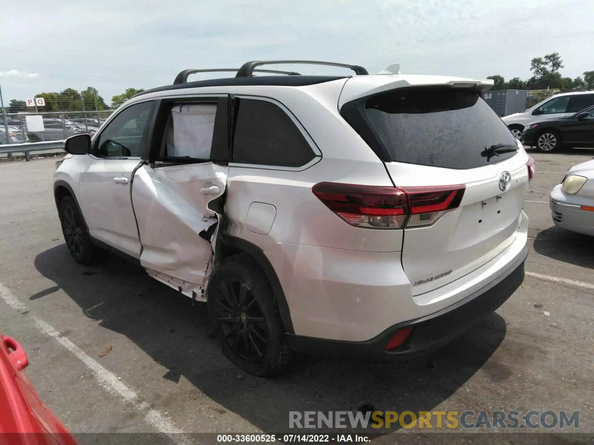 3 Photograph of a damaged car 5TDKZRFH7KS346983 TOYOTA HIGHLANDER 2019