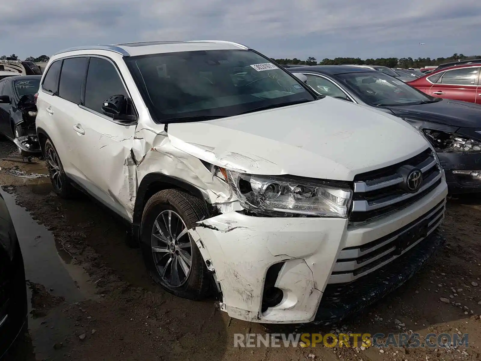 1 Photograph of a damaged car 5TDKZRFH7KS349706 TOYOTA HIGHLANDER 2019