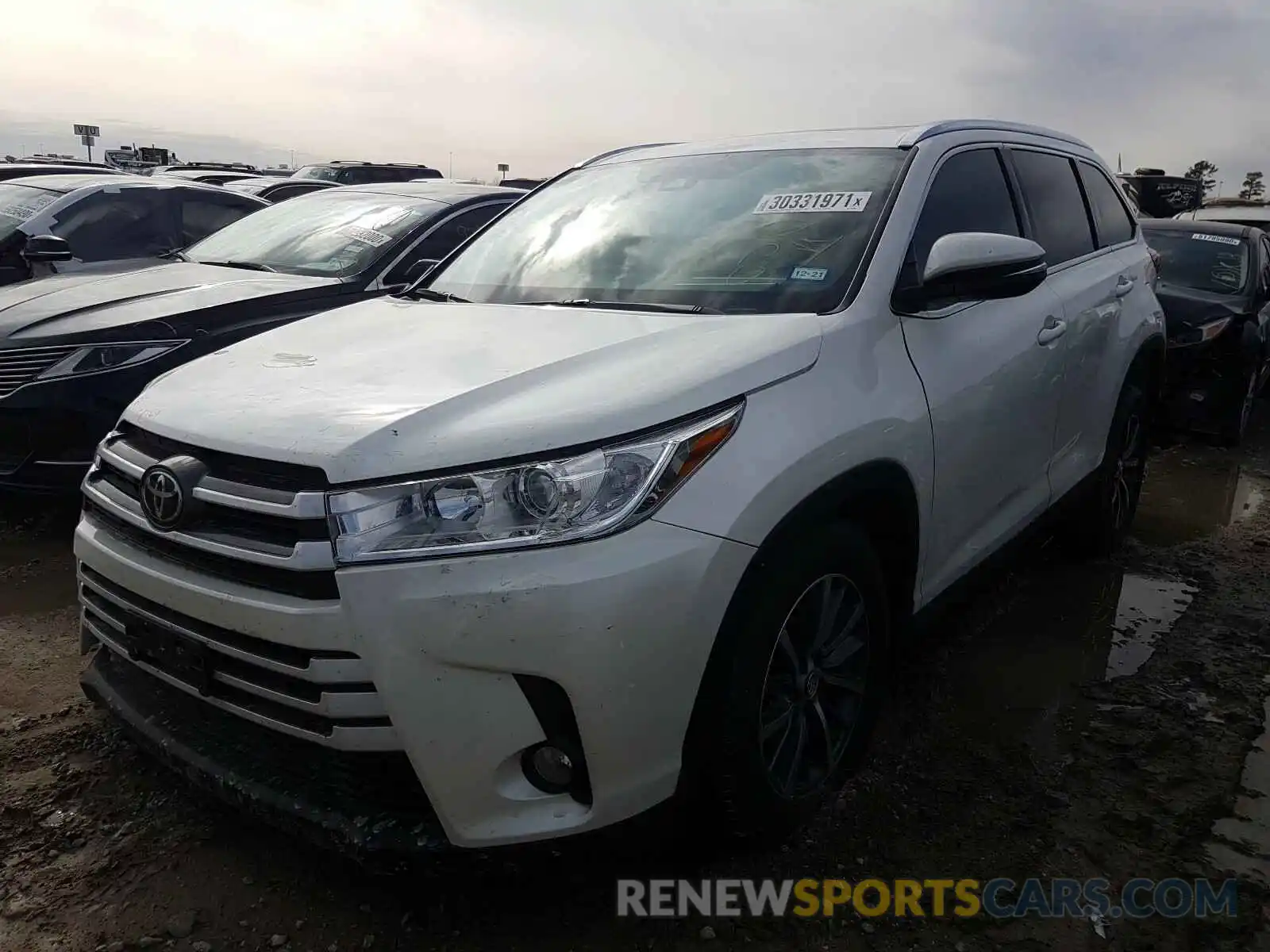 2 Photograph of a damaged car 5TDKZRFH7KS349706 TOYOTA HIGHLANDER 2019