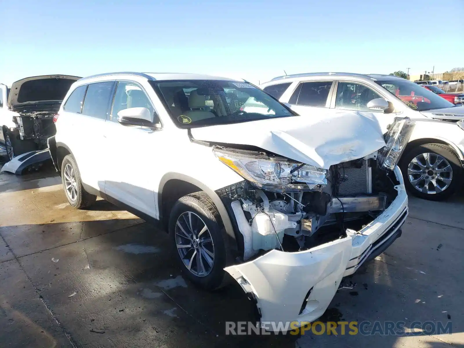 1 Photograph of a damaged car 5TDKZRFH7KS362035 TOYOTA HIGHLANDER 2019