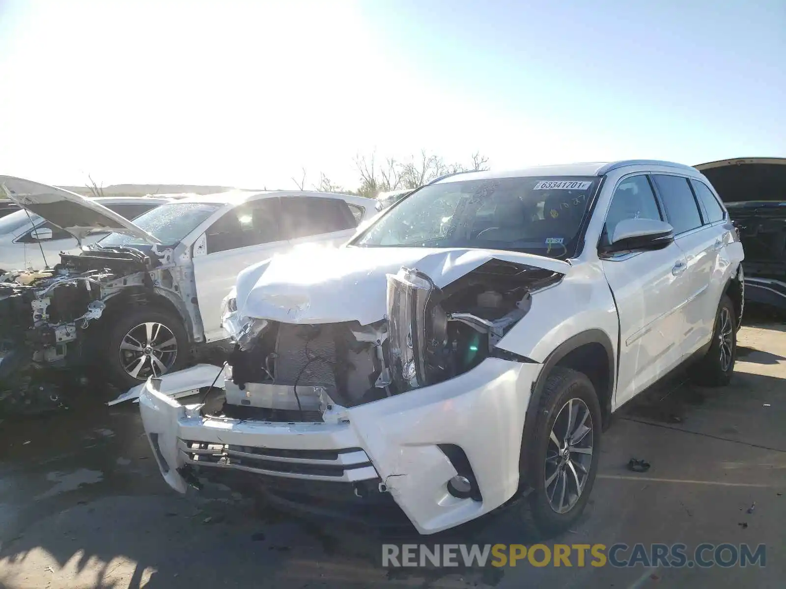 2 Photograph of a damaged car 5TDKZRFH7KS362035 TOYOTA HIGHLANDER 2019