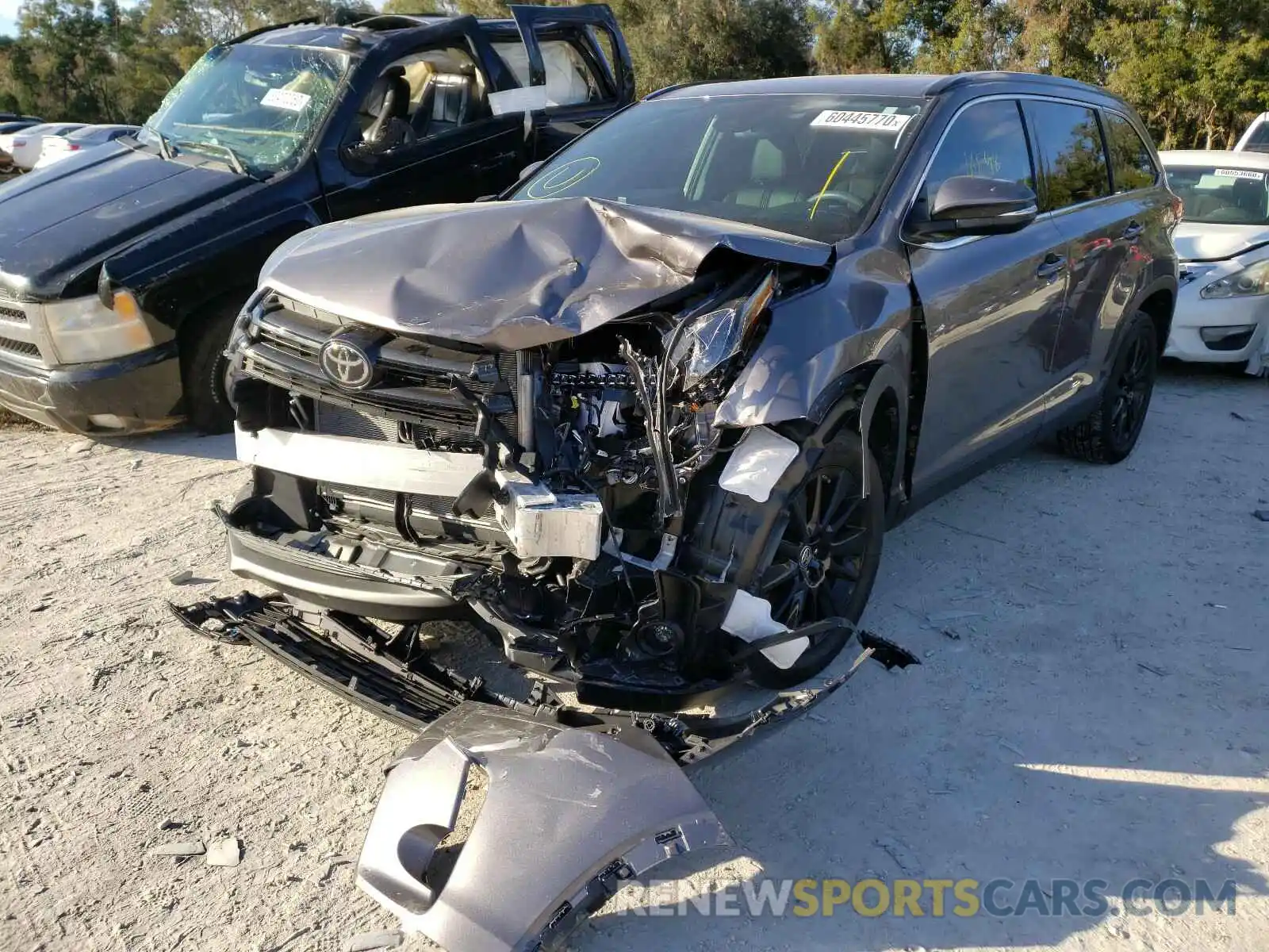 2 Photograph of a damaged car 5TDKZRFH7KS369146 TOYOTA HIGHLANDER 2019