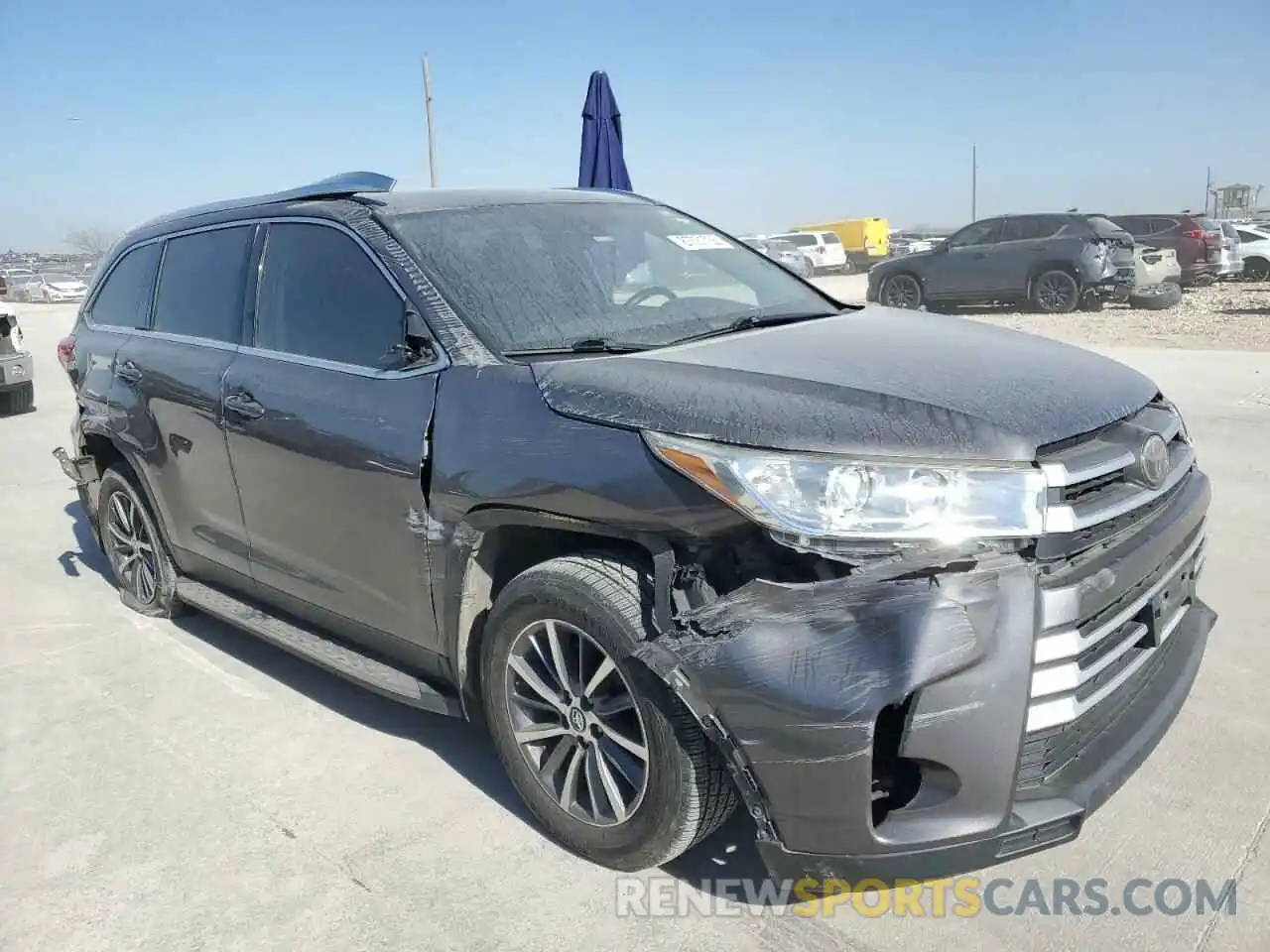 4 Photograph of a damaged car 5TDKZRFH7KS554636 TOYOTA HIGHLANDER 2019