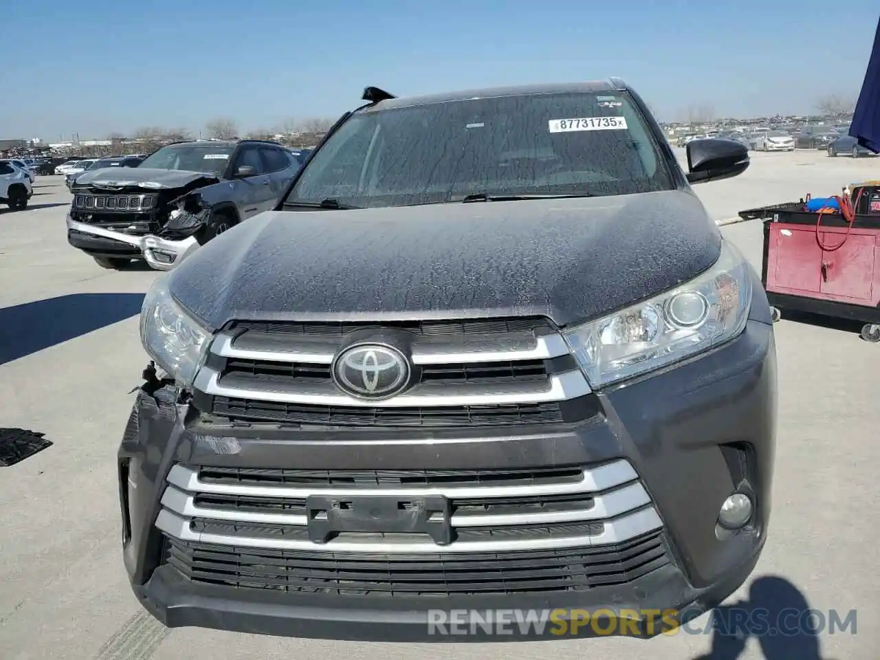 5 Photograph of a damaged car 5TDKZRFH7KS554636 TOYOTA HIGHLANDER 2019