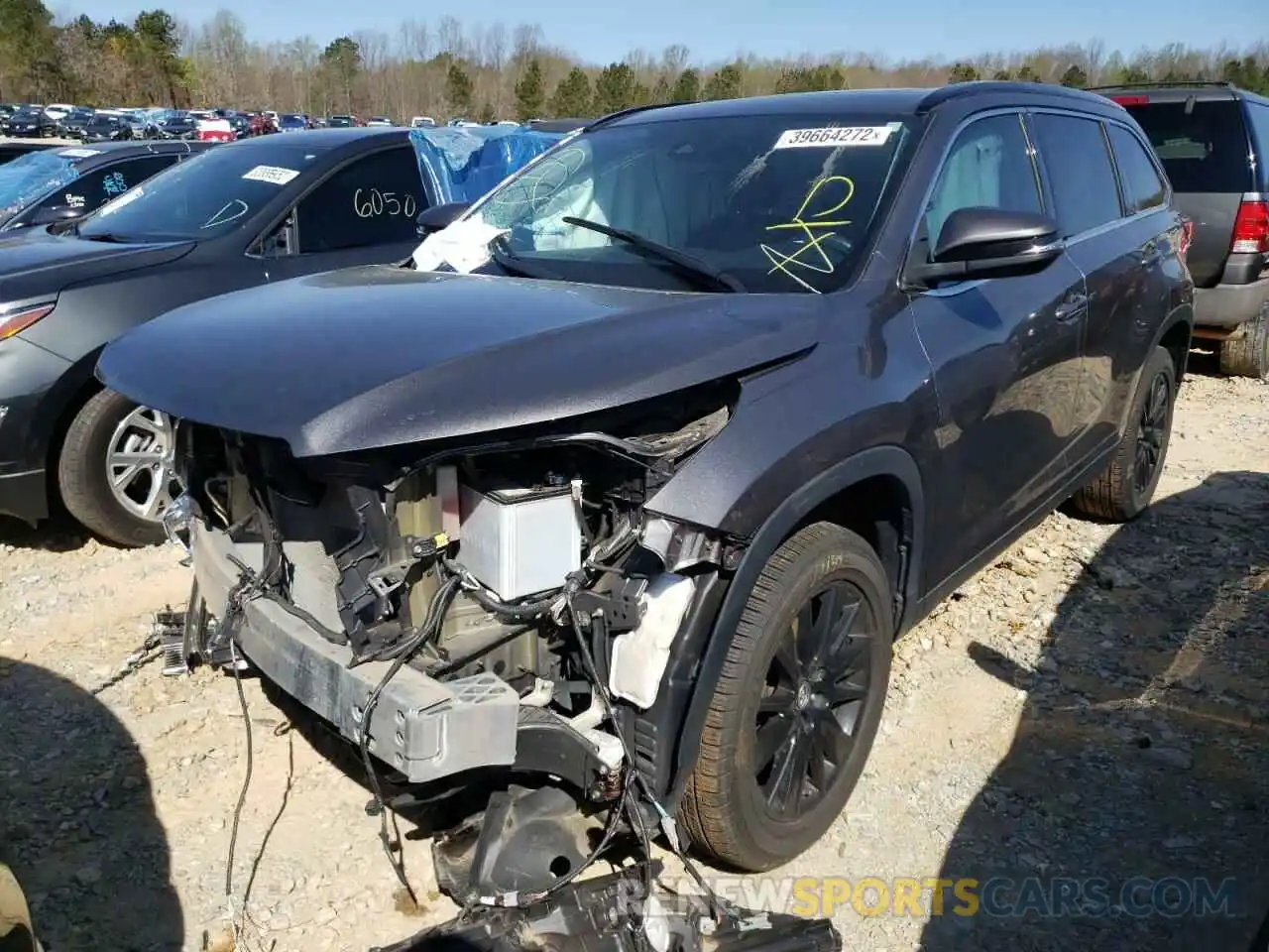 2 Photograph of a damaged car 5TDKZRFH7KS556158 TOYOTA HIGHLANDER 2019