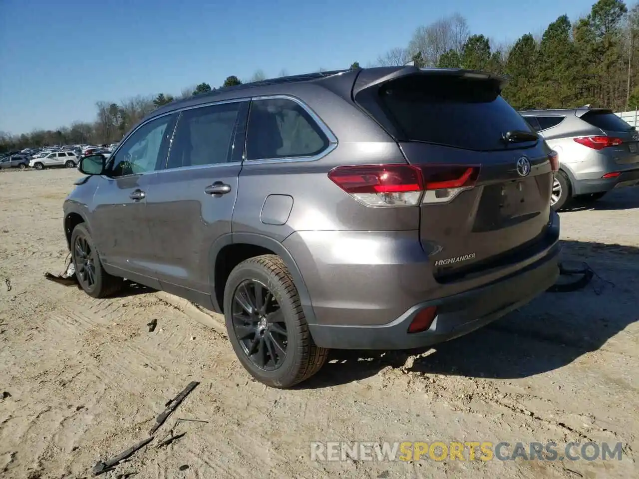 3 Photograph of a damaged car 5TDKZRFH7KS556158 TOYOTA HIGHLANDER 2019