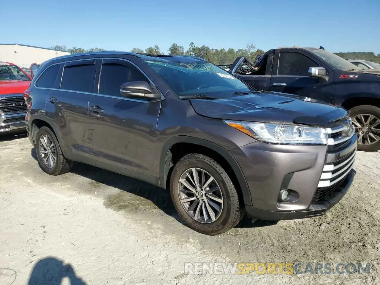 4 Photograph of a damaged car 5TDKZRFH7KS558704 TOYOTA HIGHLANDER 2019