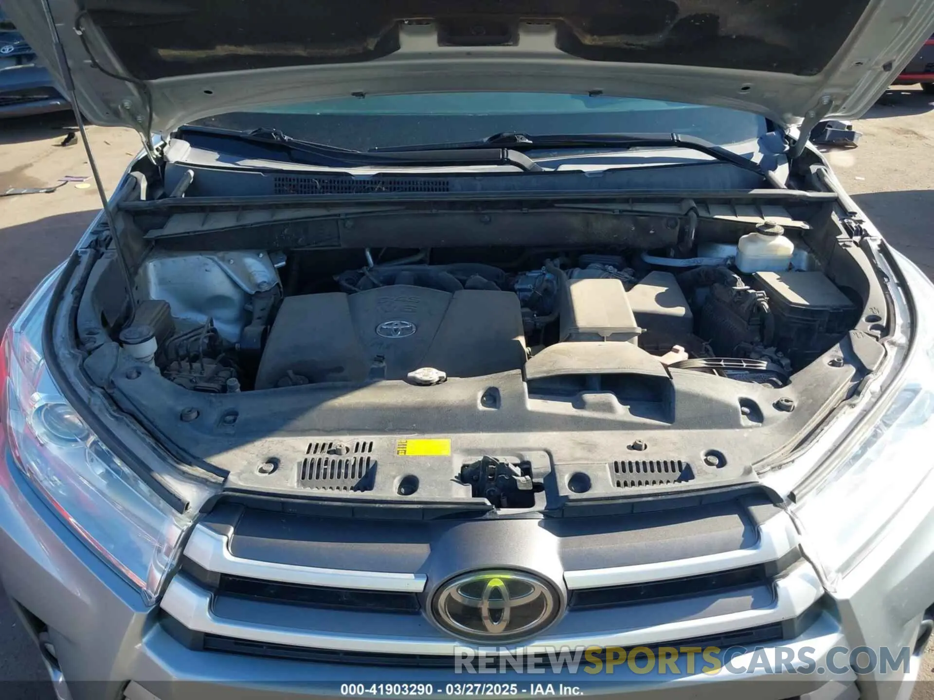 10 Photograph of a damaged car 5TDKZRFH7KS558962 TOYOTA HIGHLANDER 2019