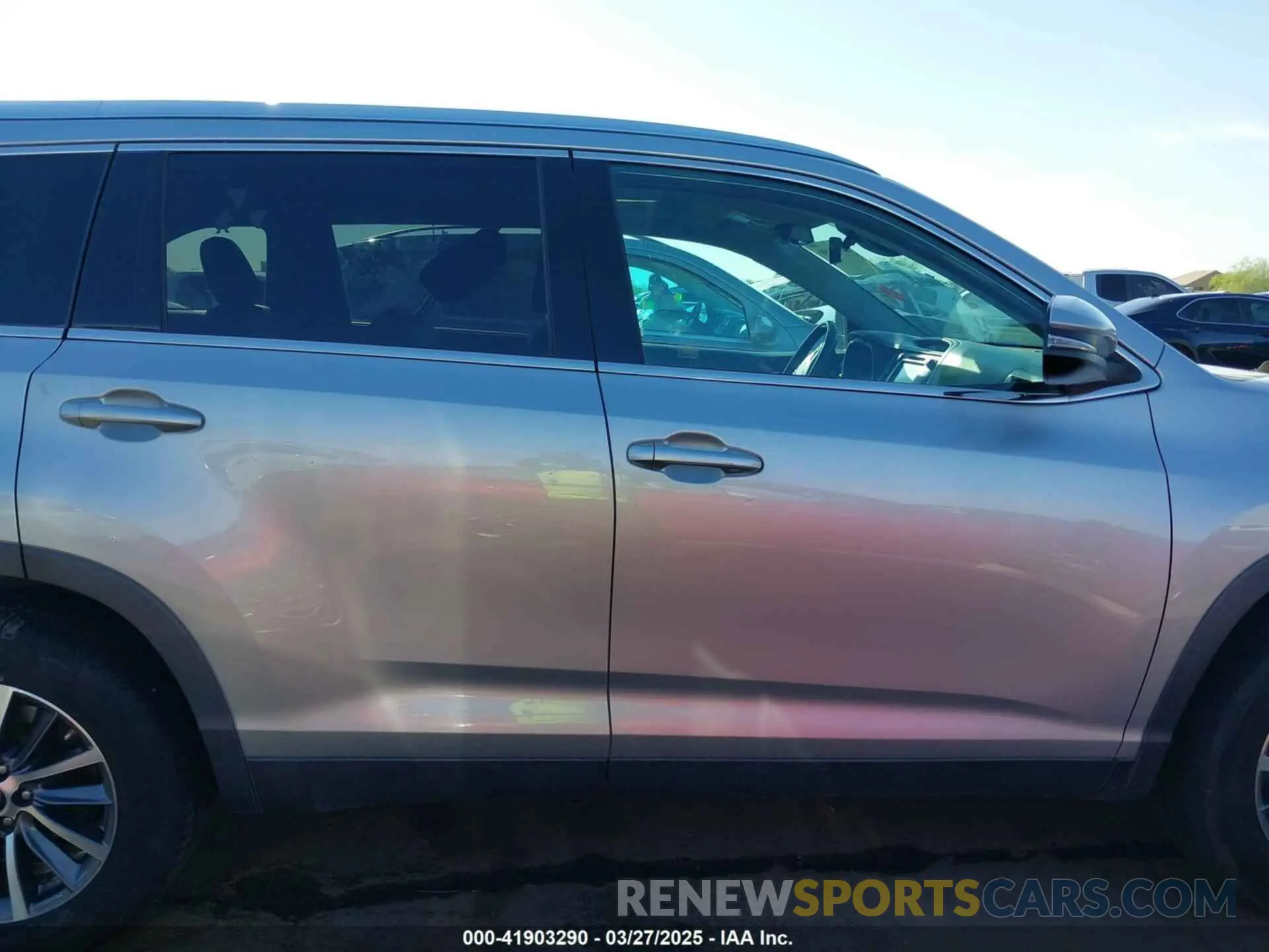 12 Photograph of a damaged car 5TDKZRFH7KS558962 TOYOTA HIGHLANDER 2019