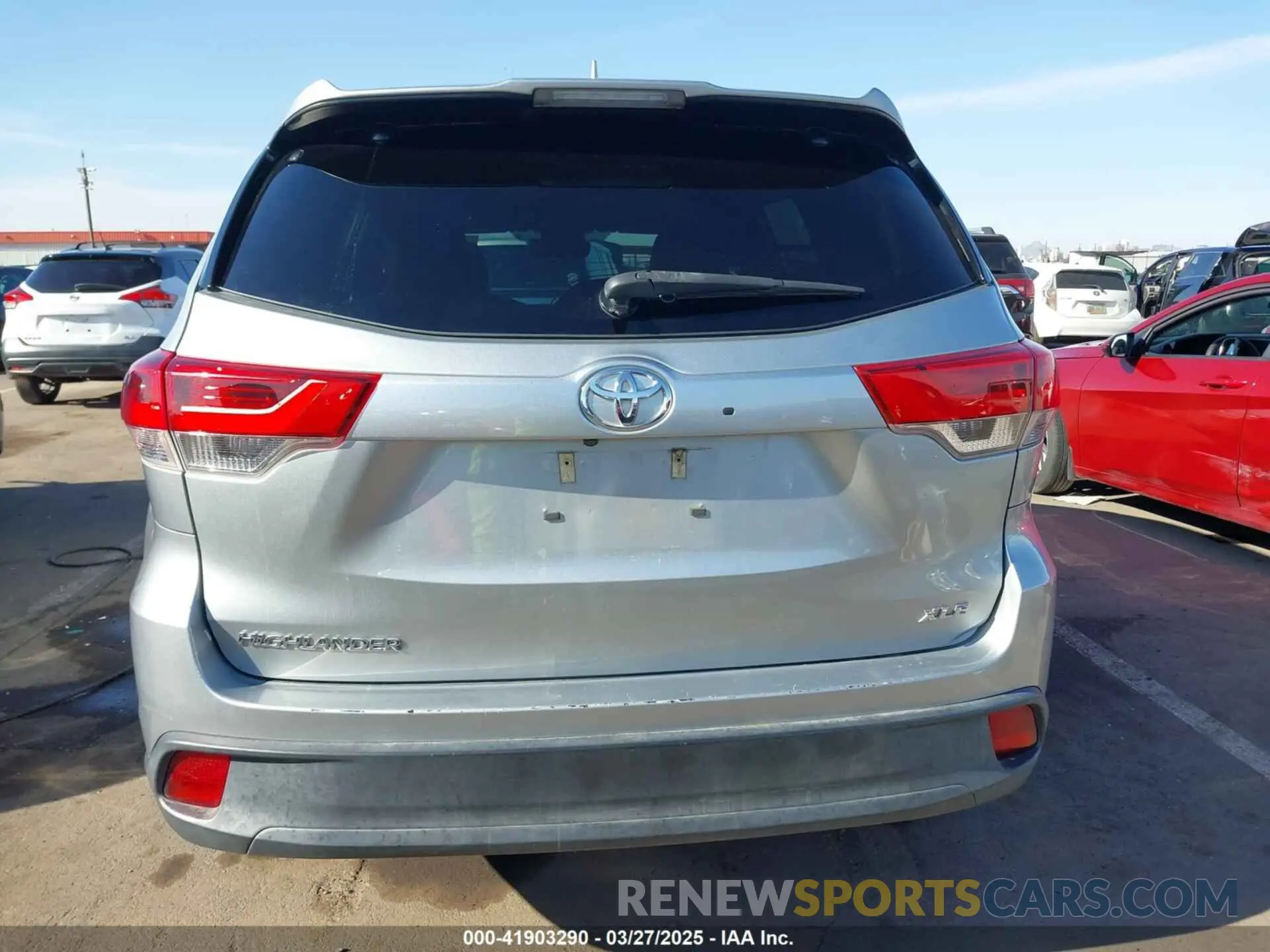 15 Photograph of a damaged car 5TDKZRFH7KS558962 TOYOTA HIGHLANDER 2019