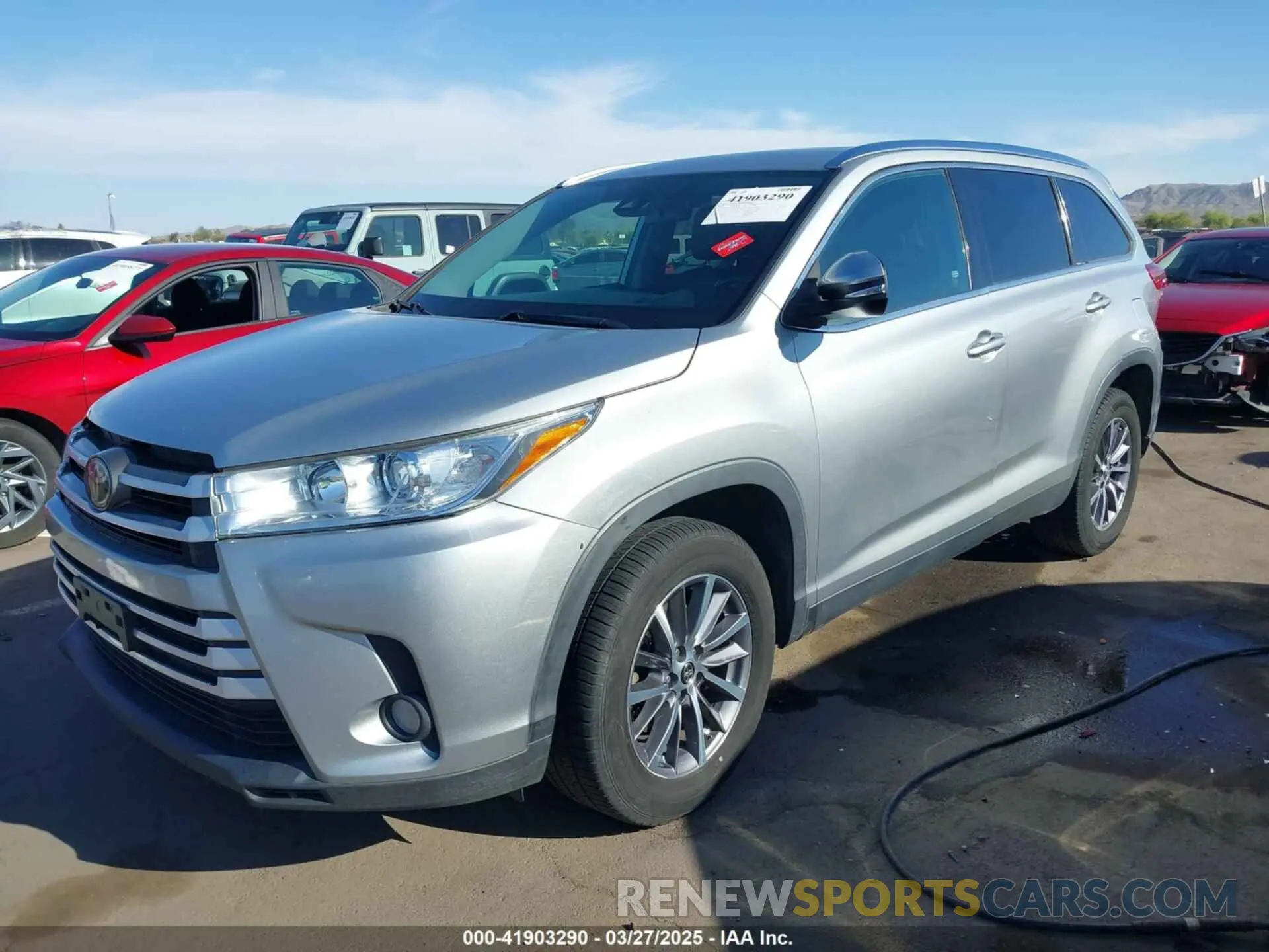 2 Photograph of a damaged car 5TDKZRFH7KS558962 TOYOTA HIGHLANDER 2019