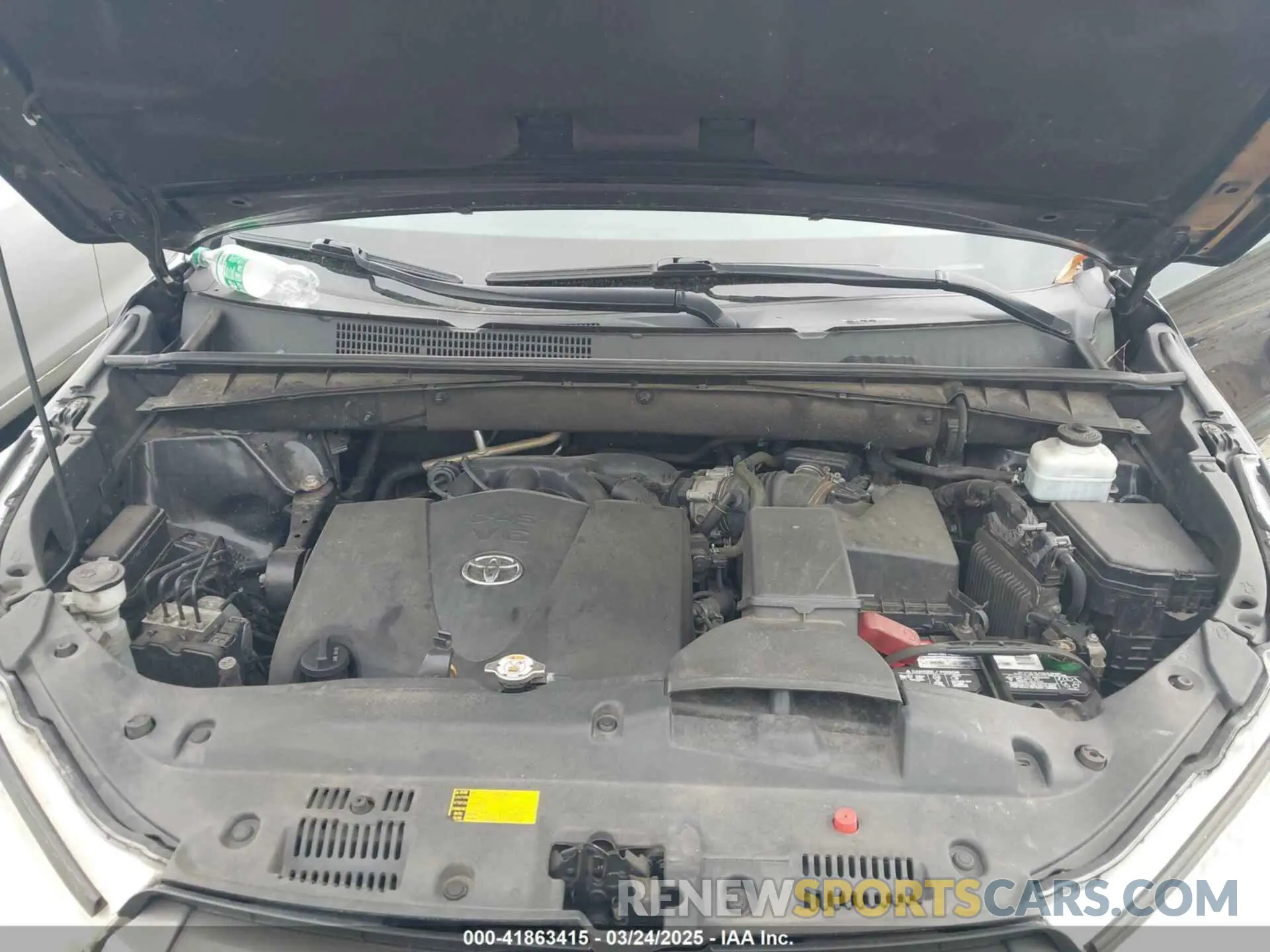 10 Photograph of a damaged car 5TDKZRFH7KS560257 TOYOTA HIGHLANDER 2019