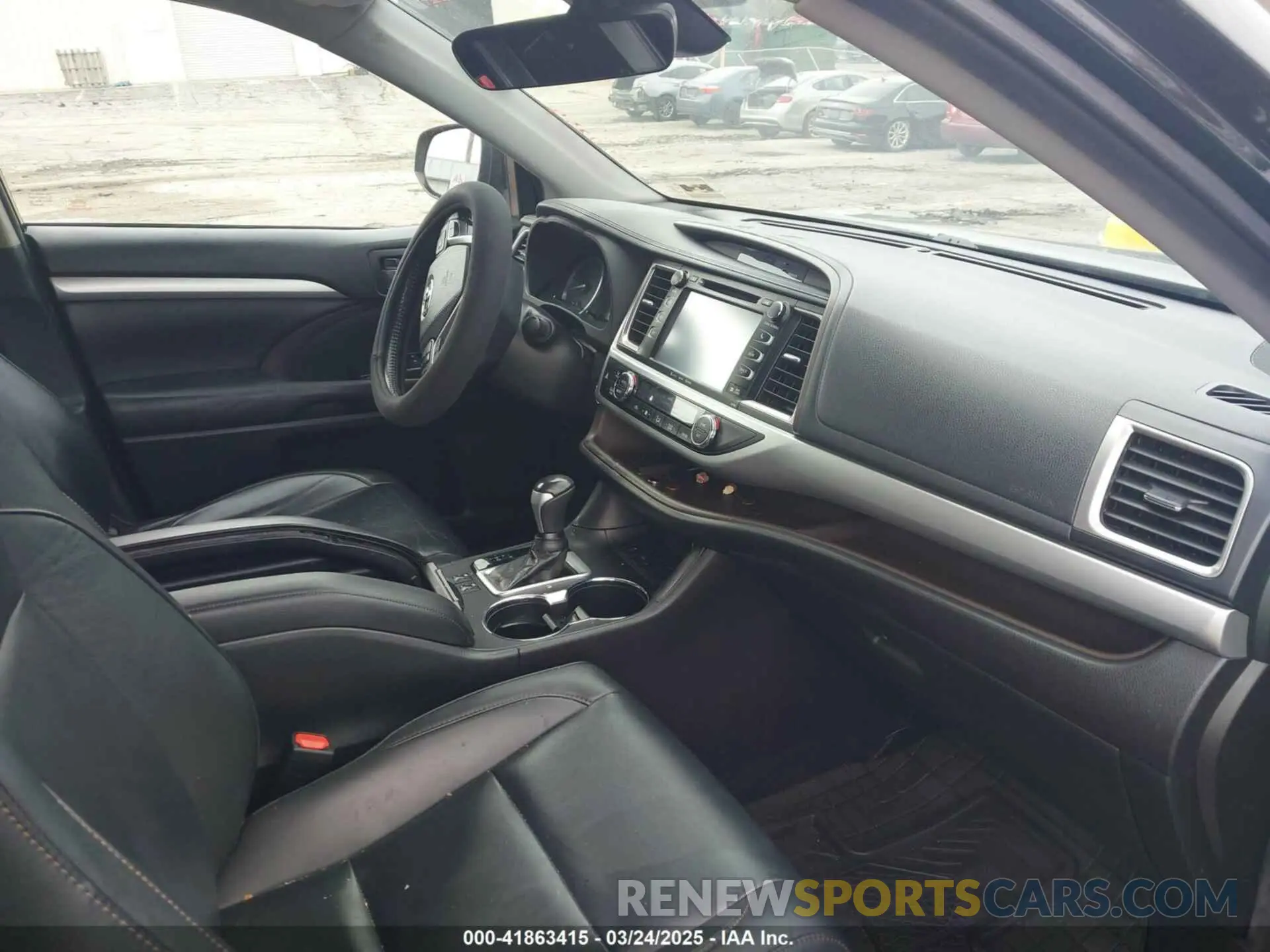 5 Photograph of a damaged car 5TDKZRFH7KS560257 TOYOTA HIGHLANDER 2019
