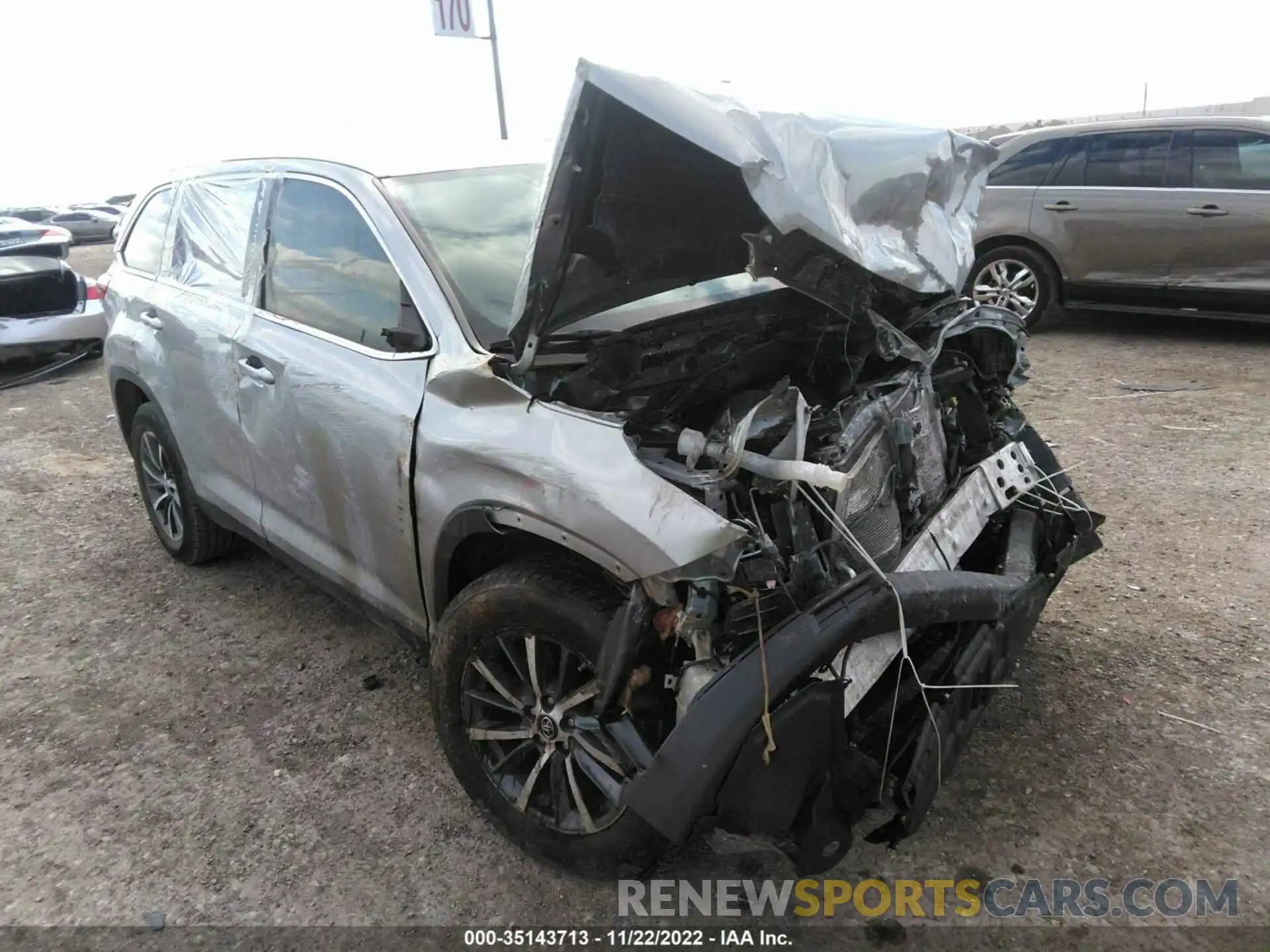 1 Photograph of a damaged car 5TDKZRFH7KS561022 TOYOTA HIGHLANDER 2019