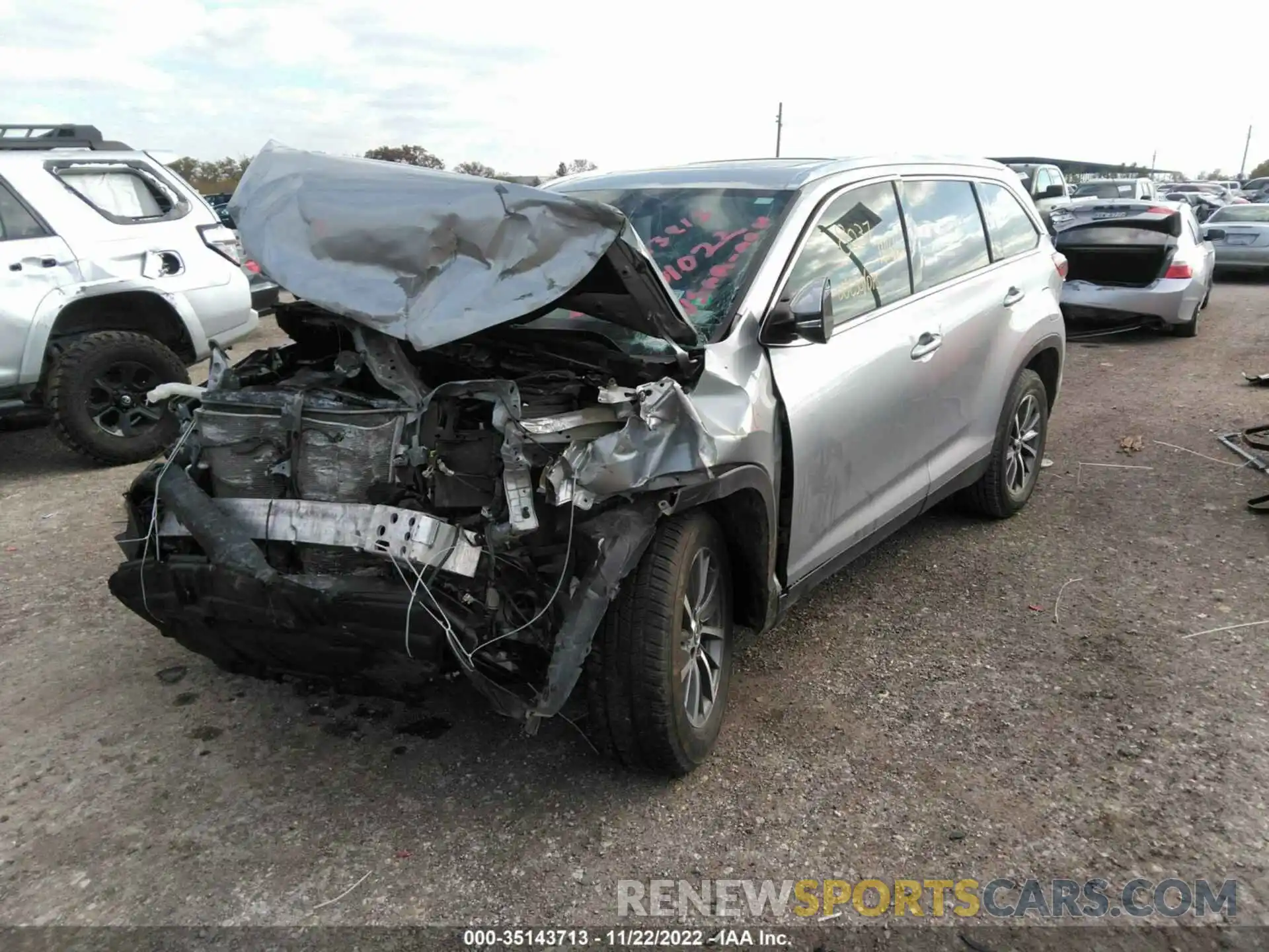 2 Photograph of a damaged car 5TDKZRFH7KS561022 TOYOTA HIGHLANDER 2019