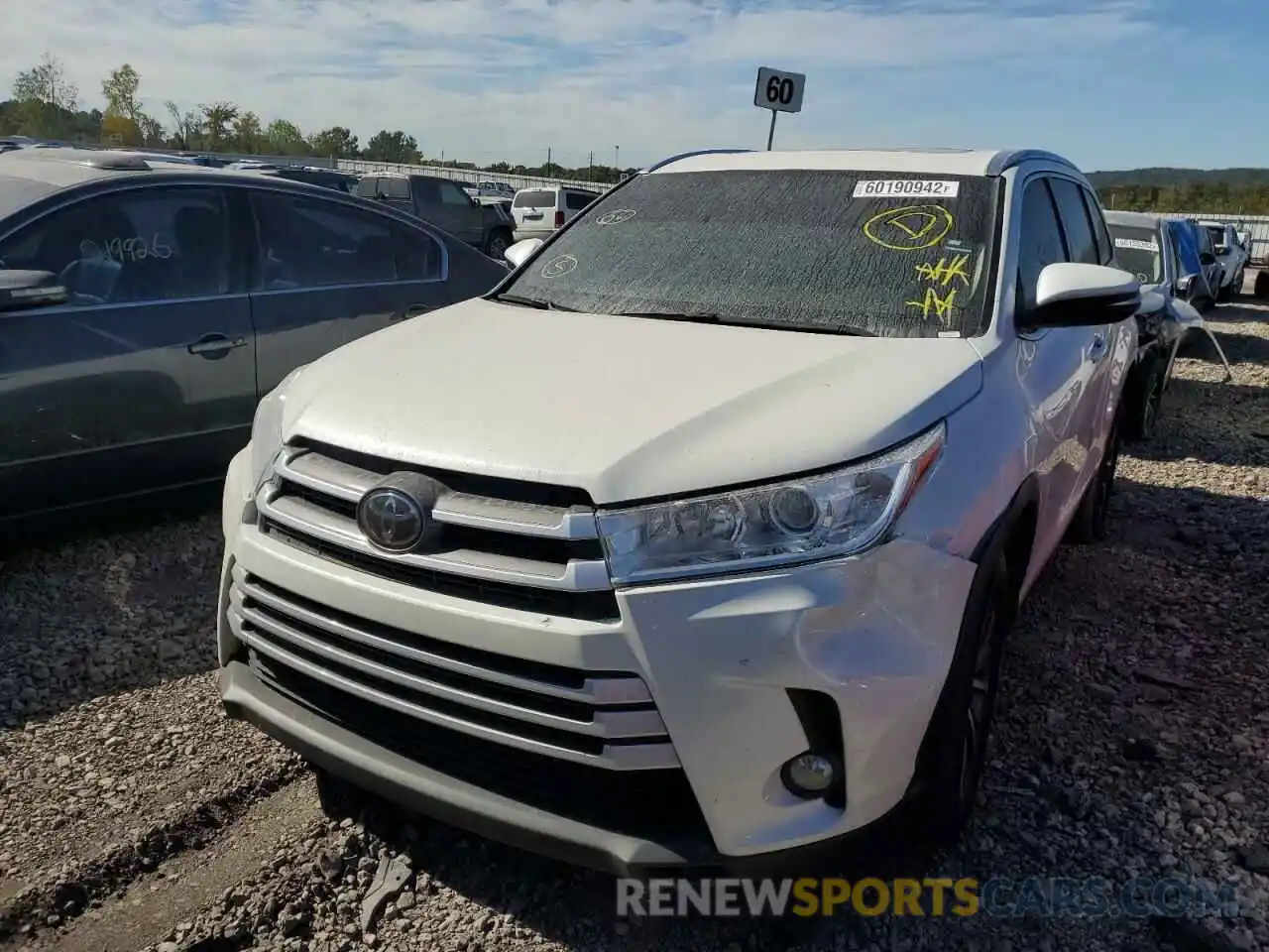 2 Photograph of a damaged car 5TDKZRFH7KS562218 TOYOTA HIGHLANDER 2019