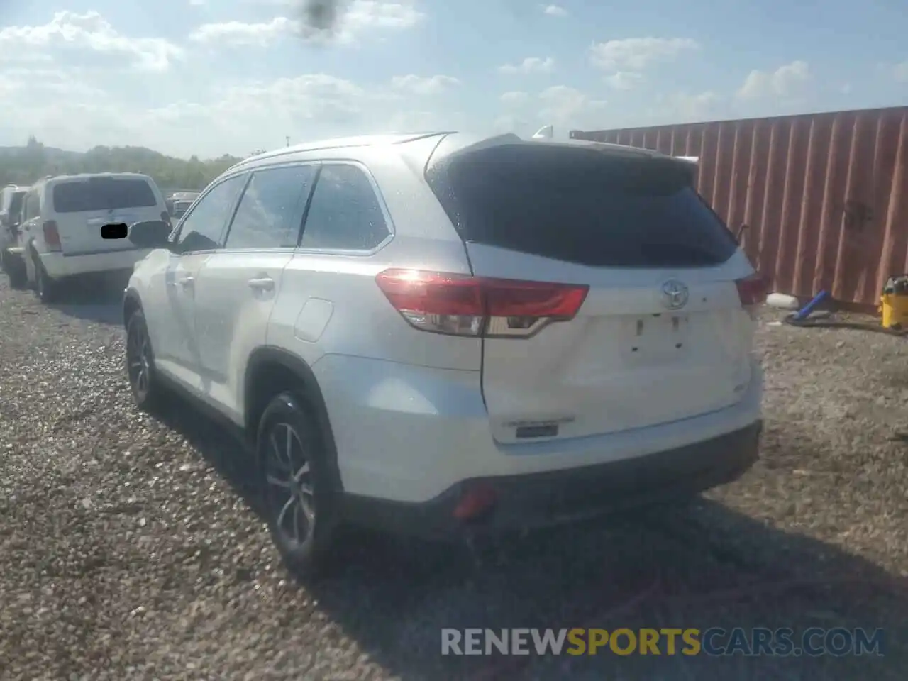 3 Photograph of a damaged car 5TDKZRFH7KS562218 TOYOTA HIGHLANDER 2019