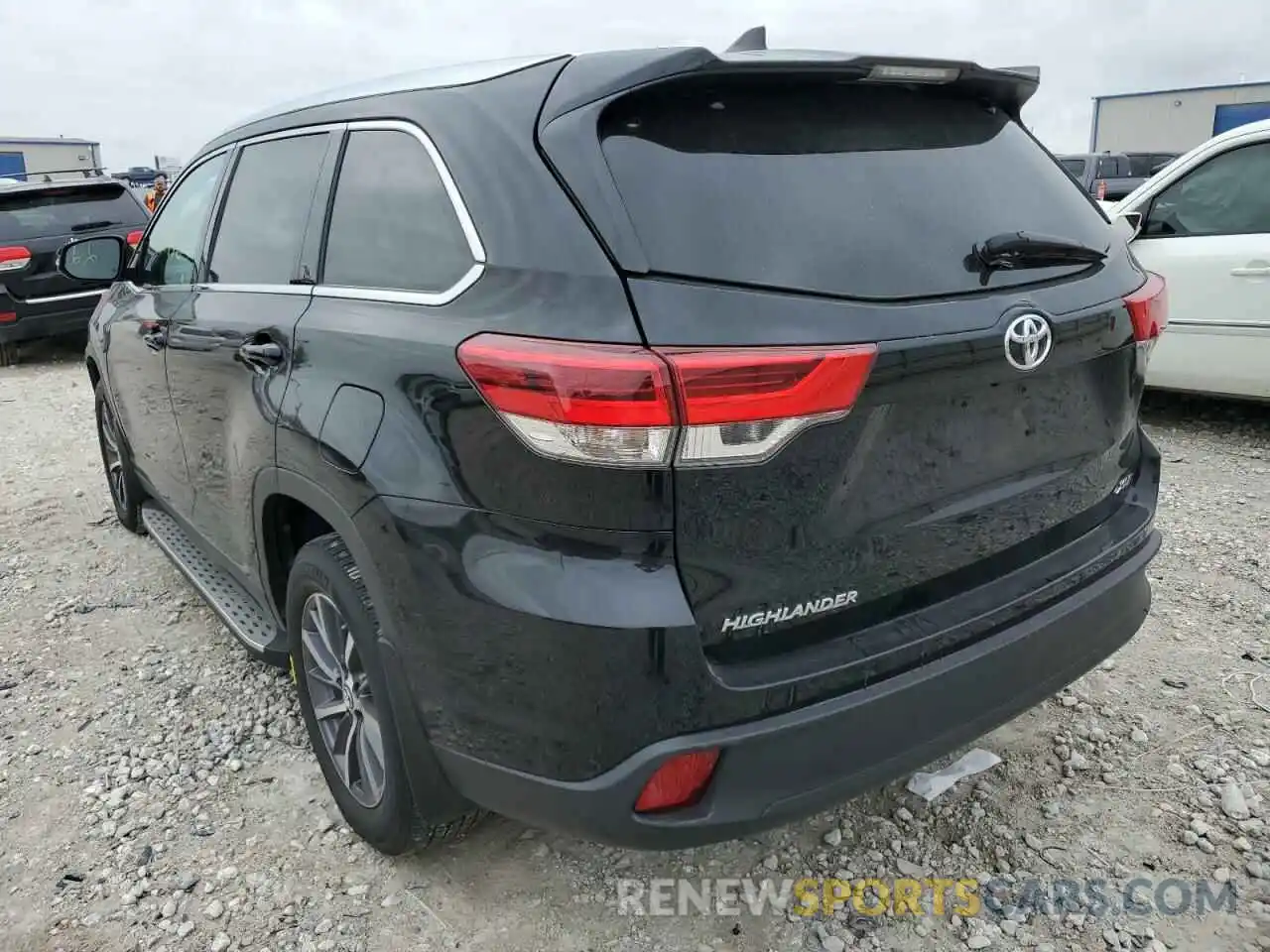 3 Photograph of a damaged car 5TDKZRFH7KS563689 TOYOTA HIGHLANDER 2019