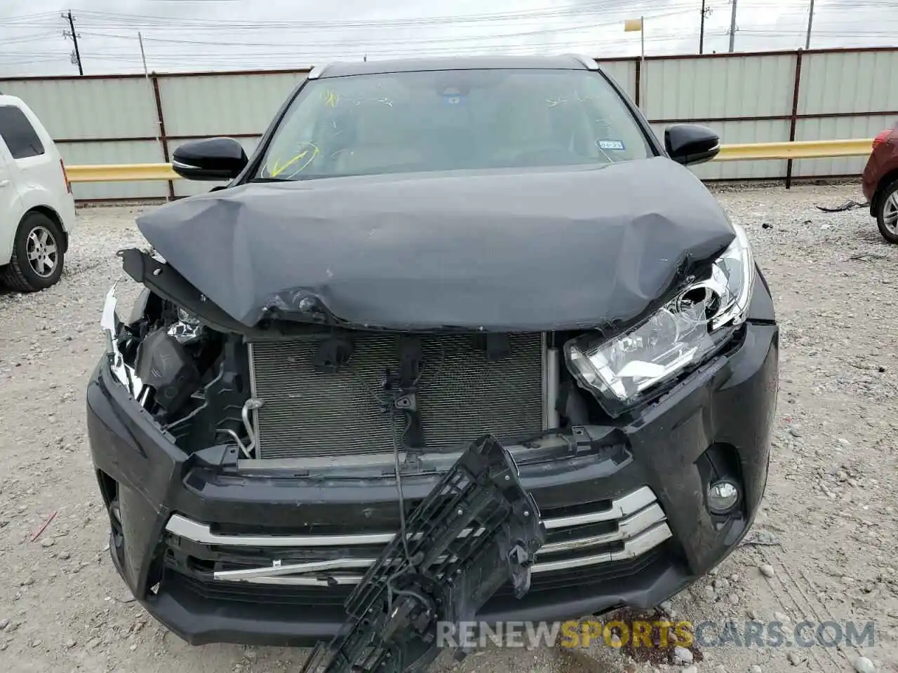 9 Photograph of a damaged car 5TDKZRFH7KS563689 TOYOTA HIGHLANDER 2019