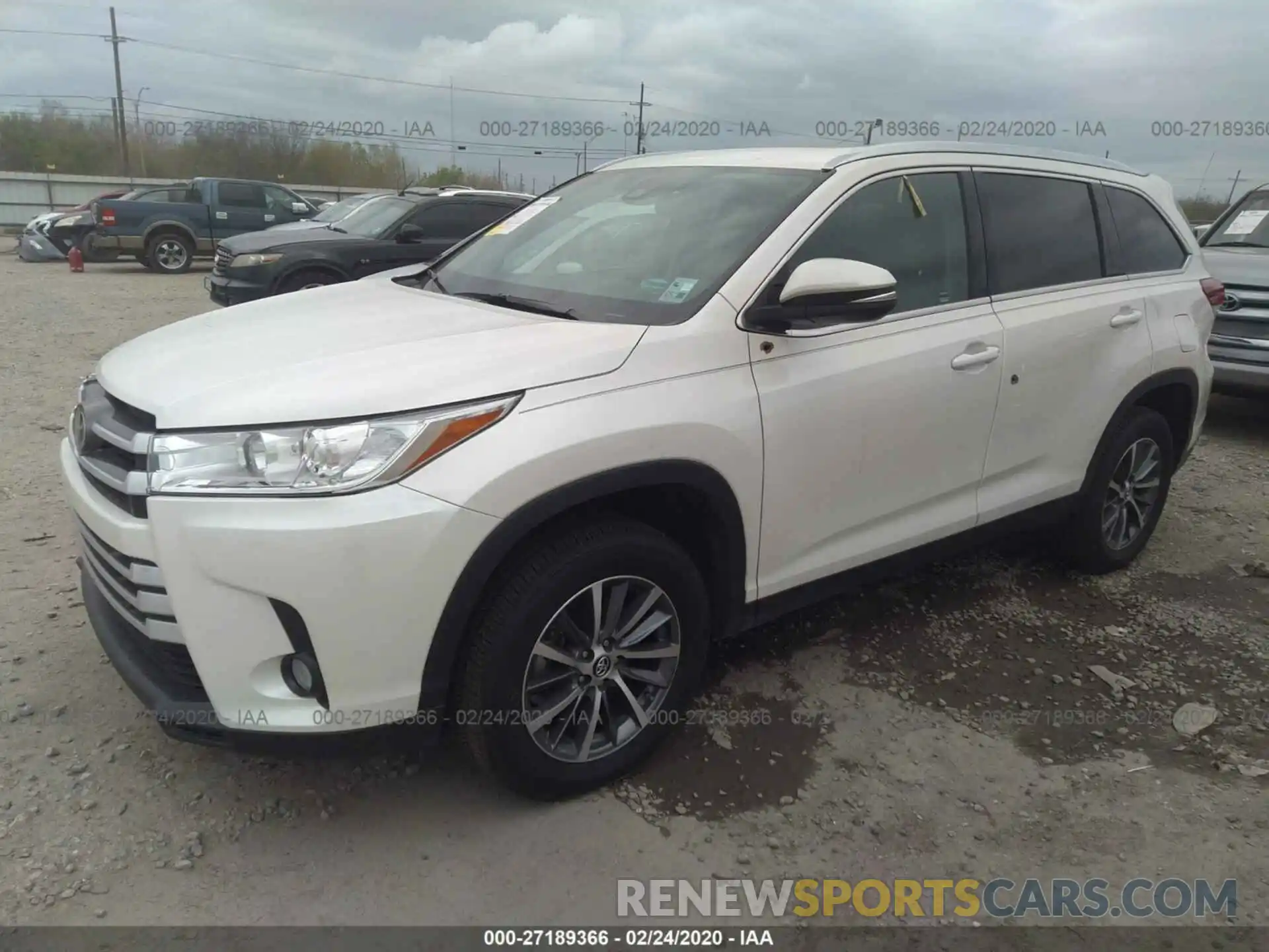 2 Photograph of a damaged car 5TDKZRFH7KS564972 TOYOTA HIGHLANDER 2019