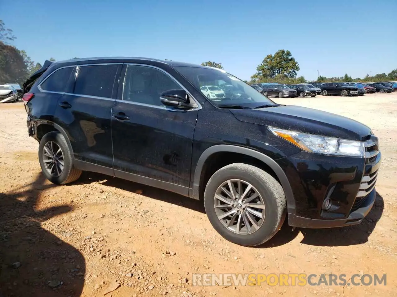 4 Photograph of a damaged car 5TDKZRFH7KS568830 TOYOTA HIGHLANDER 2019